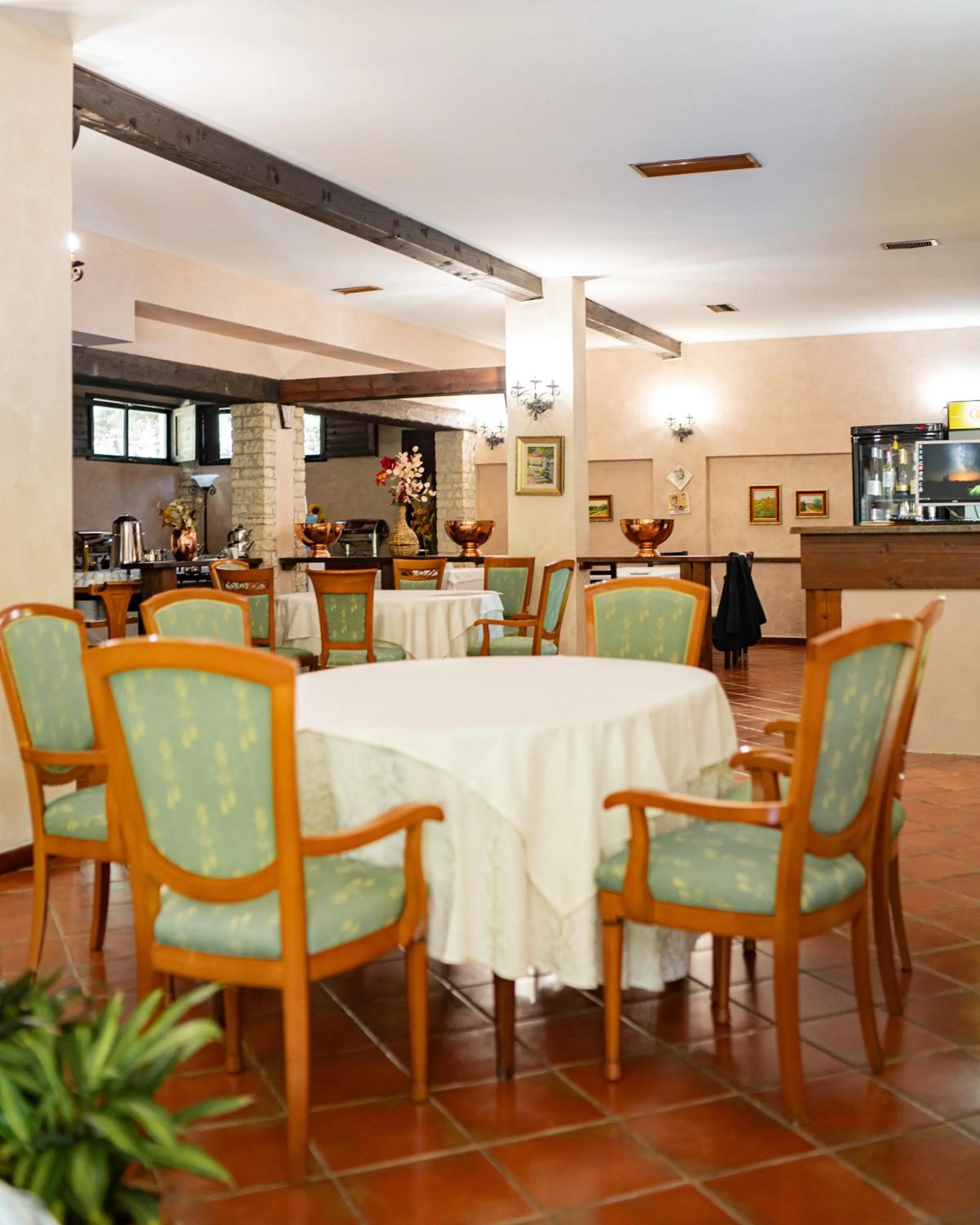 Restaurant/places to eat in Vila Belvedere