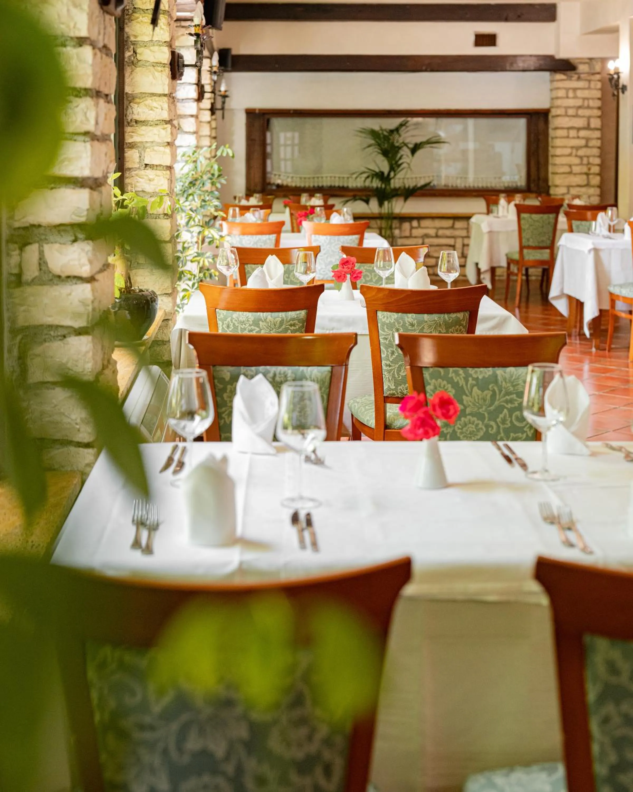 Restaurant/places to eat in Vila Belvedere