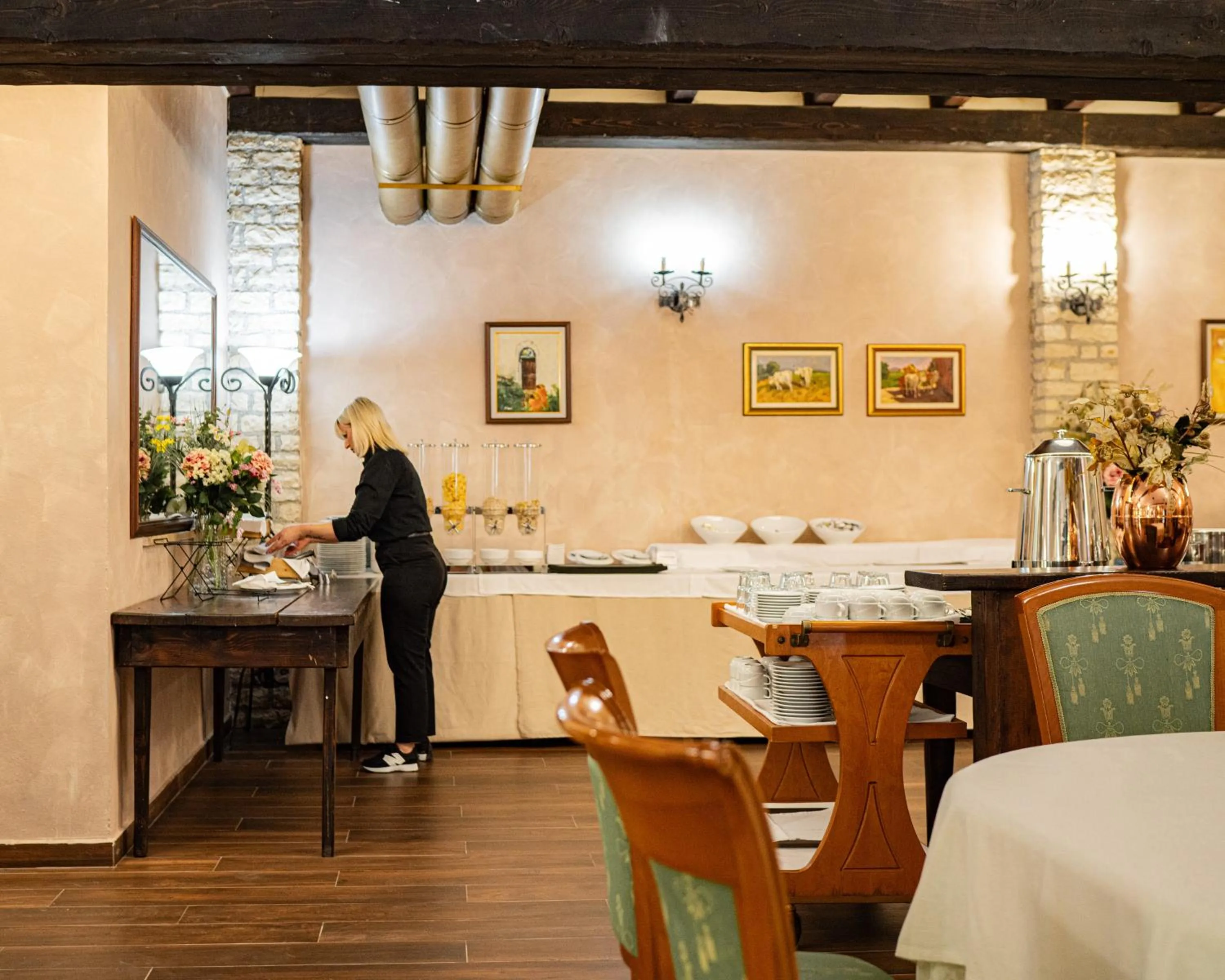 Restaurant/places to eat in Vila Belvedere