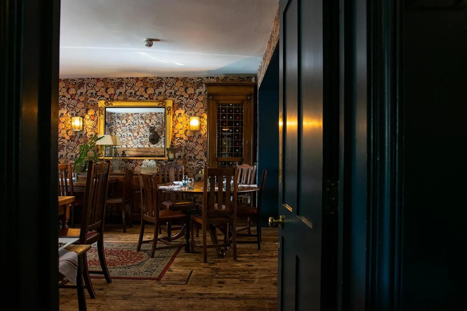 Dining area in The Stag and Huntsman at Hambleden