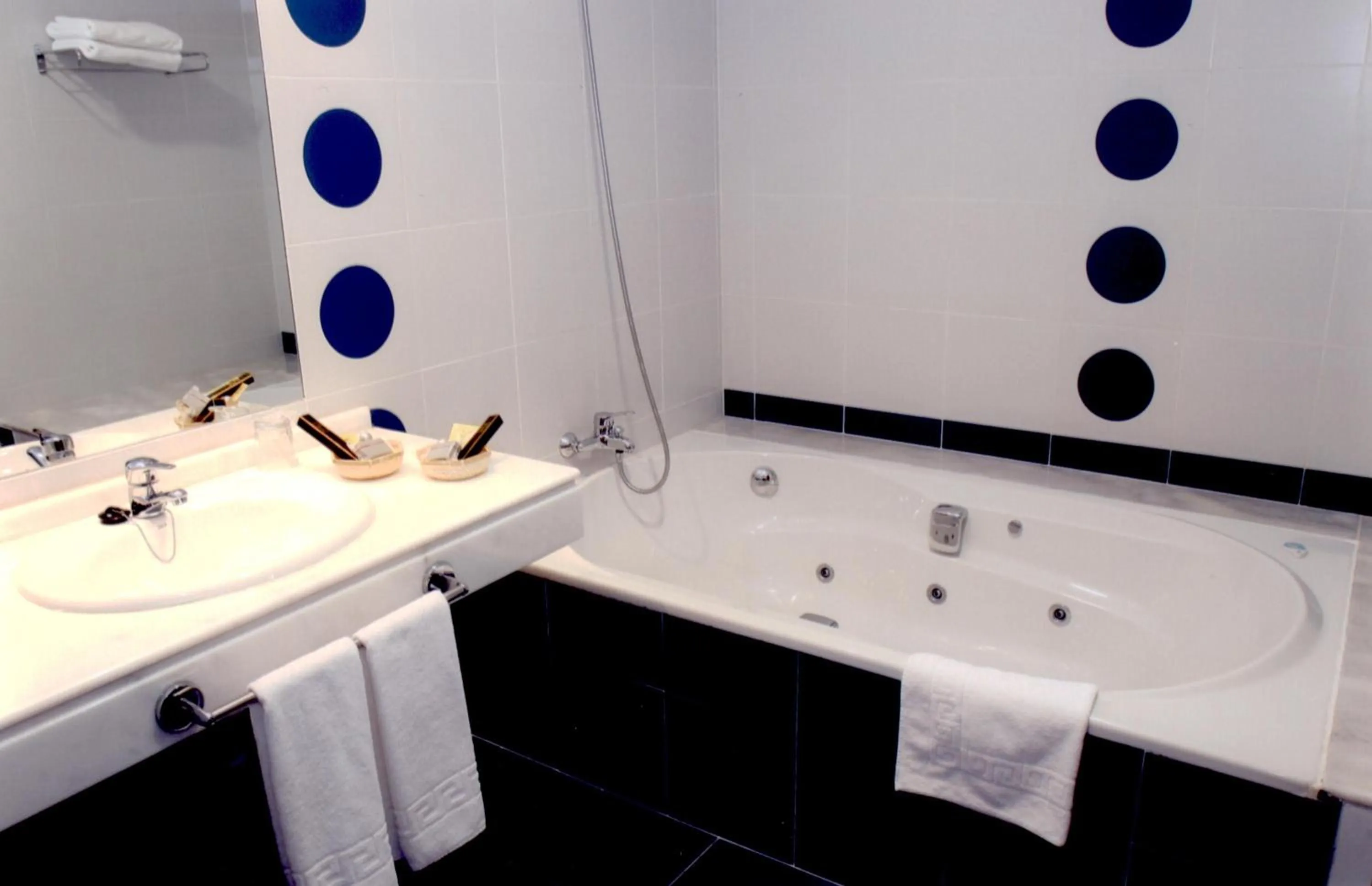 Shower in Hotel Alfageme