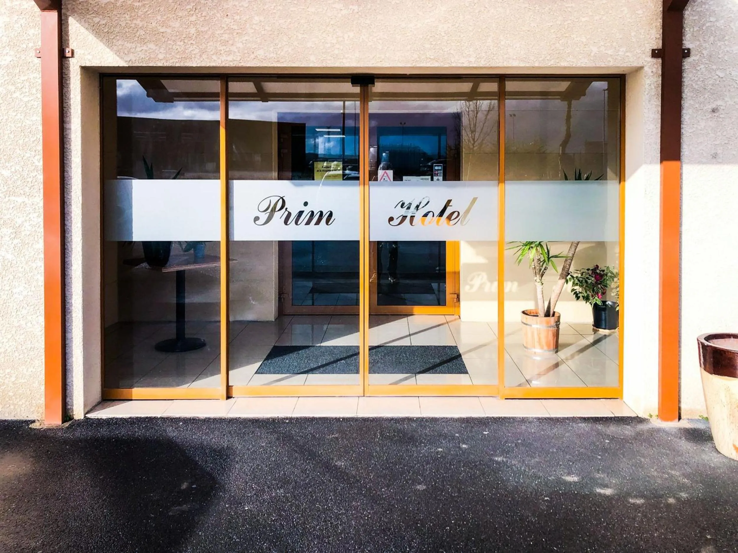 Facade/entrance in Contact Hôtel - Prim Witry - Reims Nord