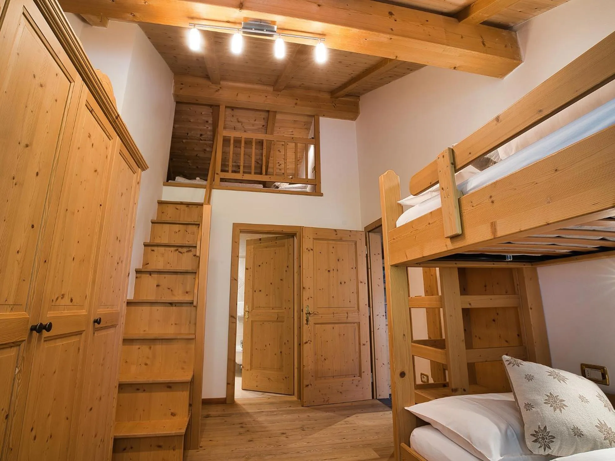 Bedroom, Bed in Hotel Monte44