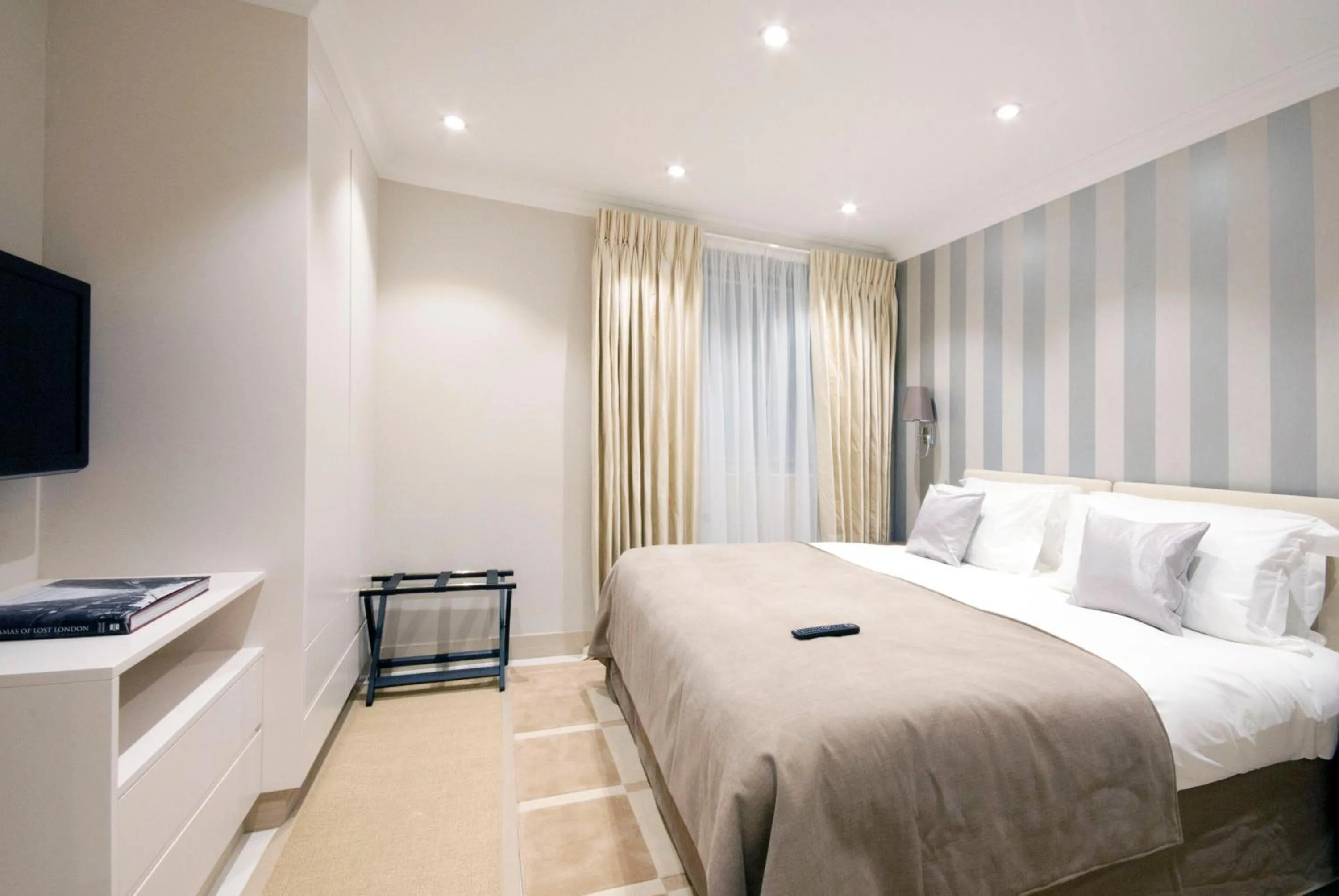 Bed in Claverley Court Apartments Knightsbridge