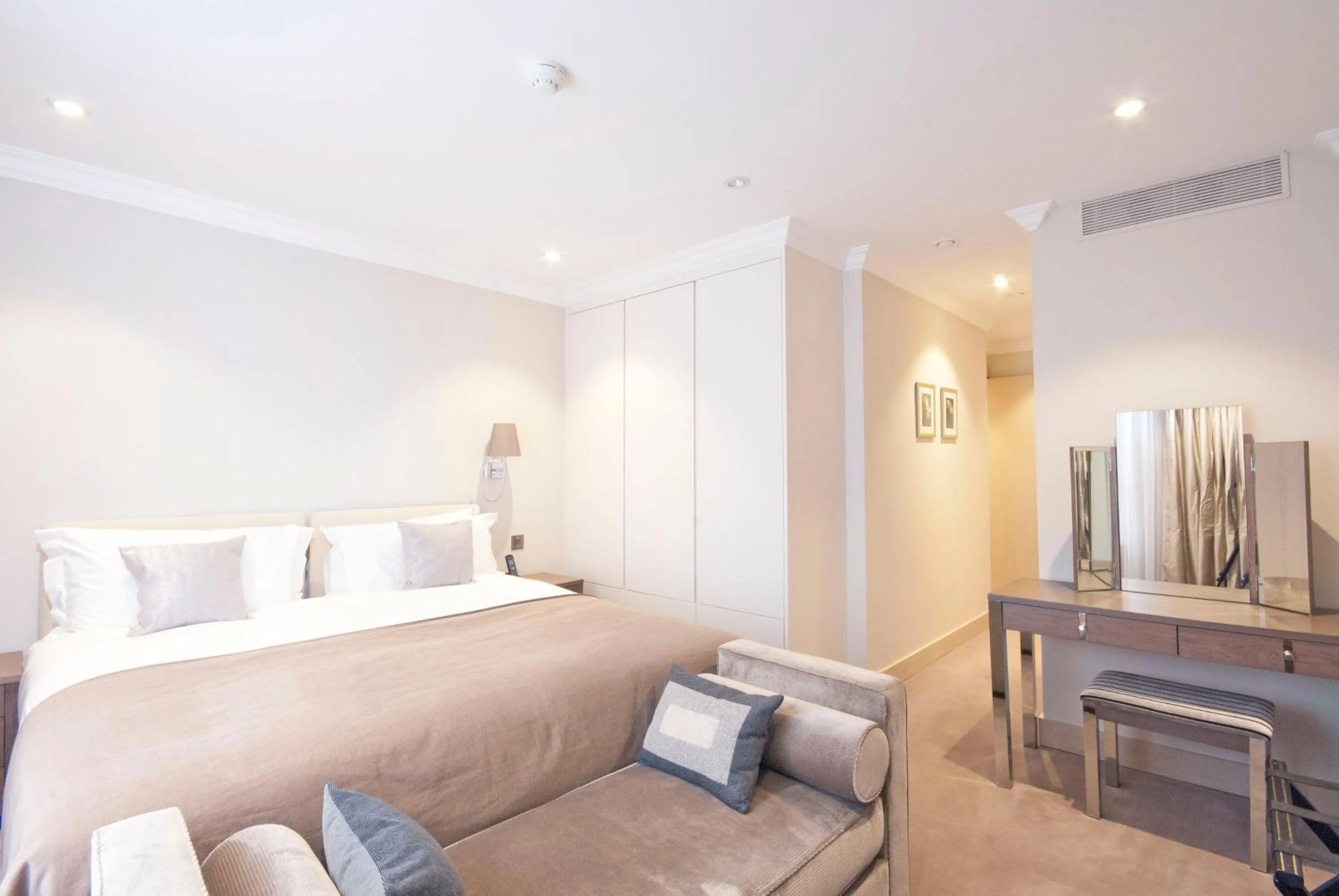 Bed in Claverley Court Apartments Knightsbridge