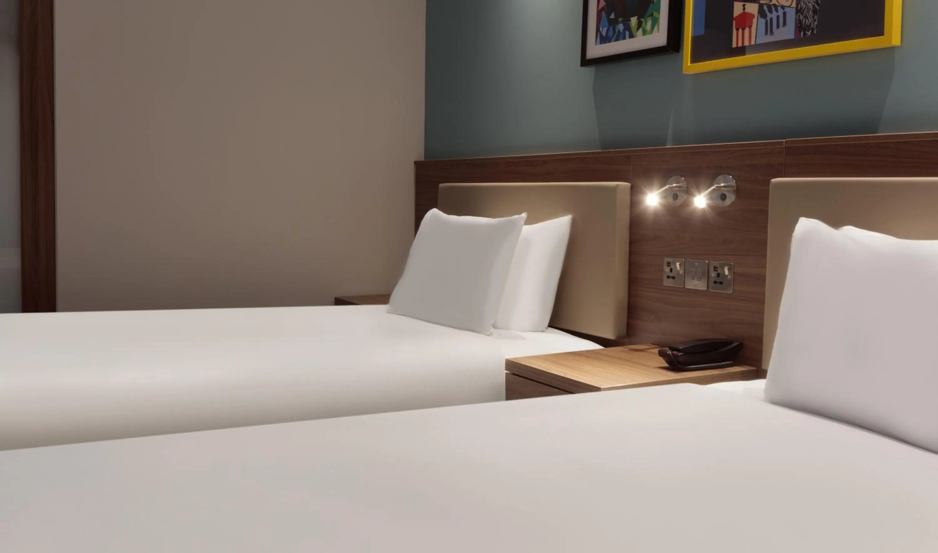 Bed in Hampton By Hilton Edinburgh Airport