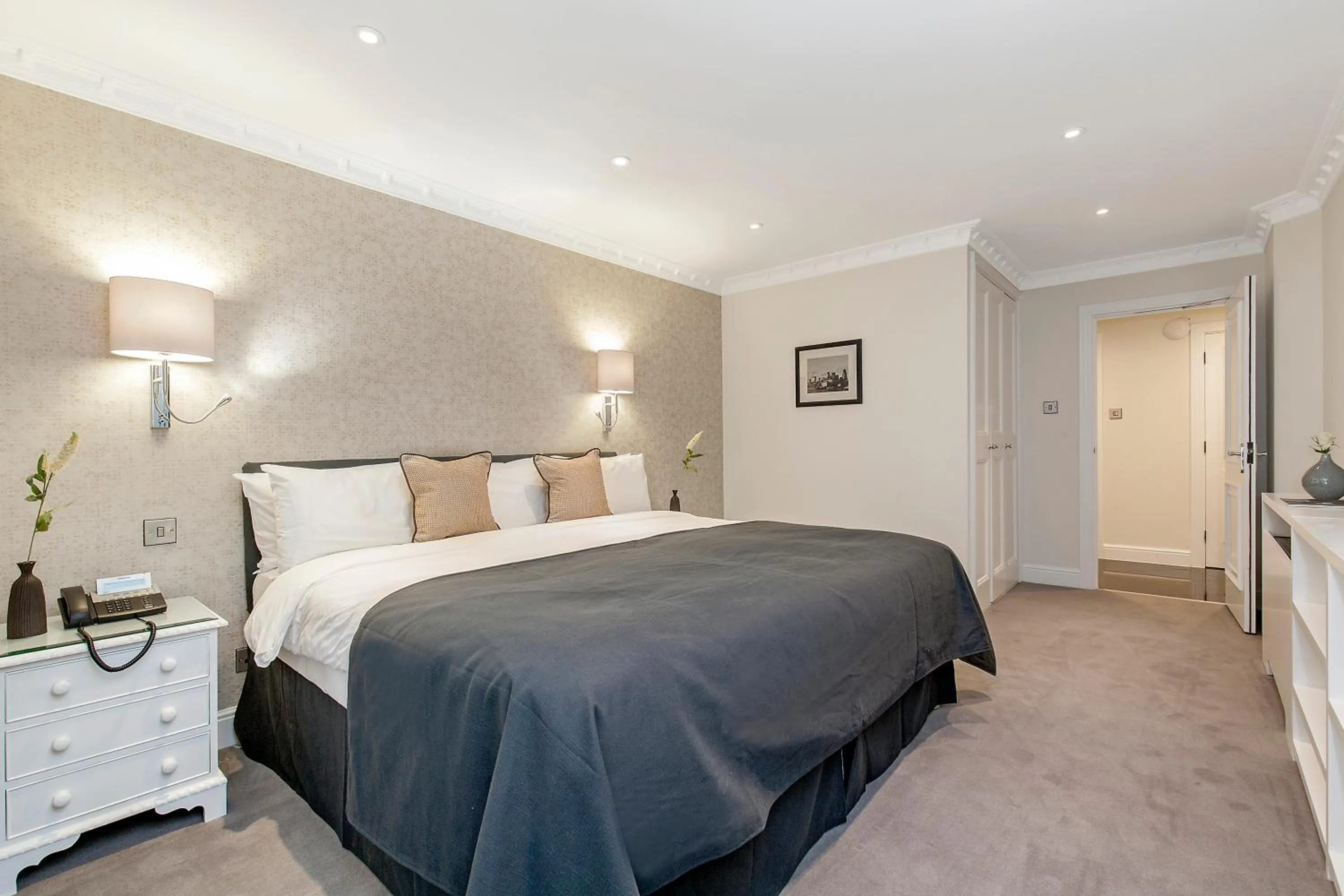 Bedroom, Bed in Mayfair House