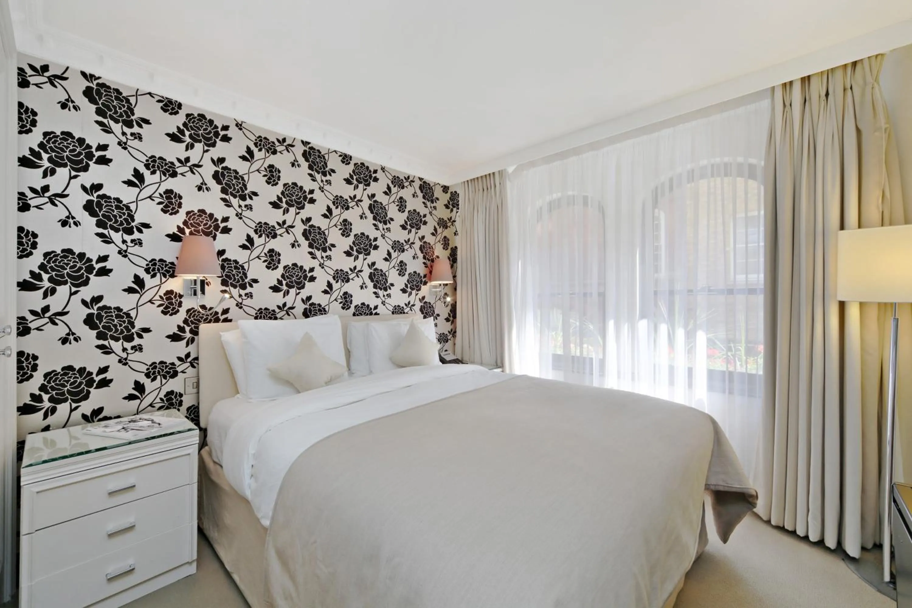 Bedroom, Bed in Mayfair House