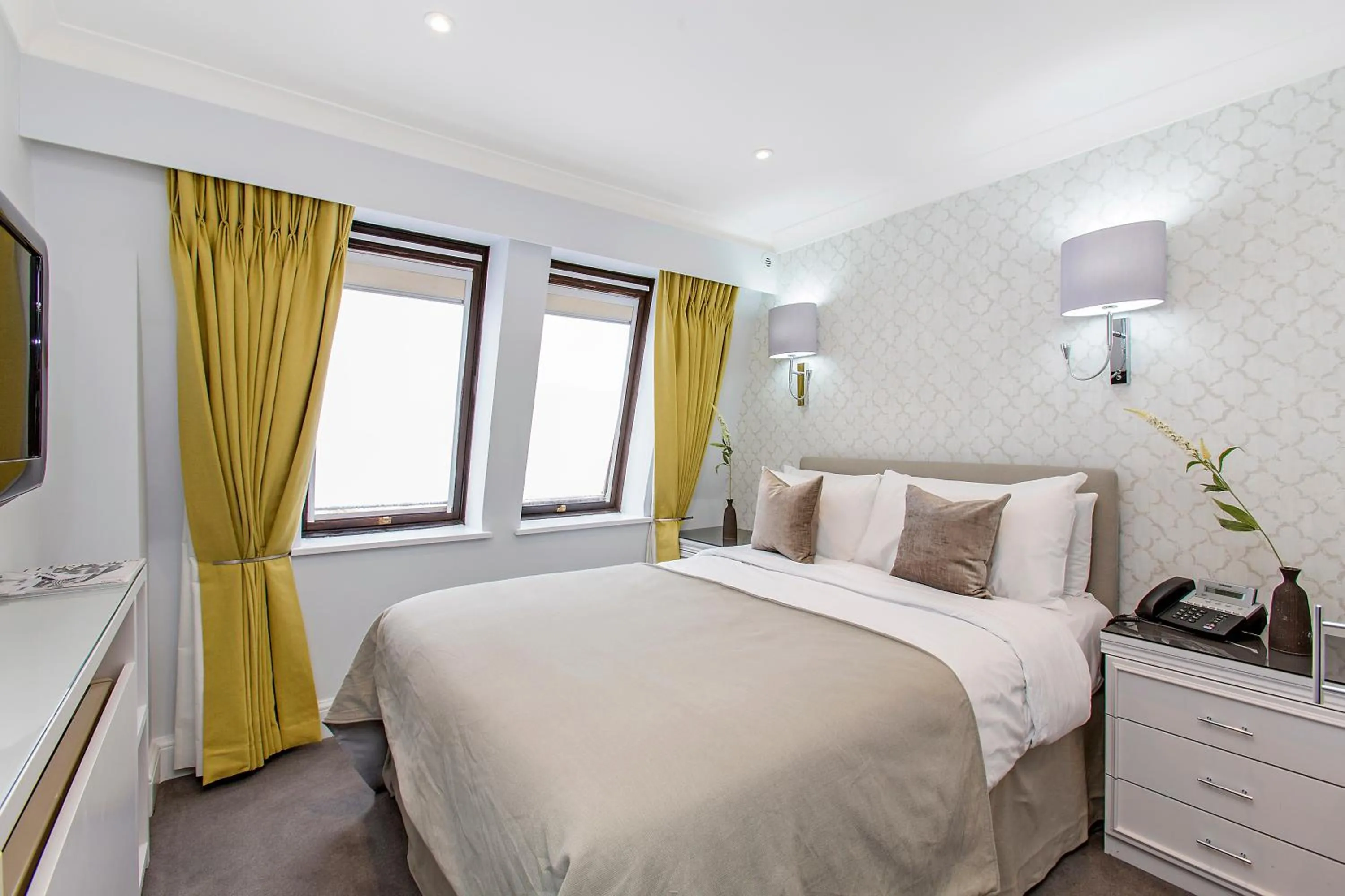 Bedroom, Bed in Mayfair House