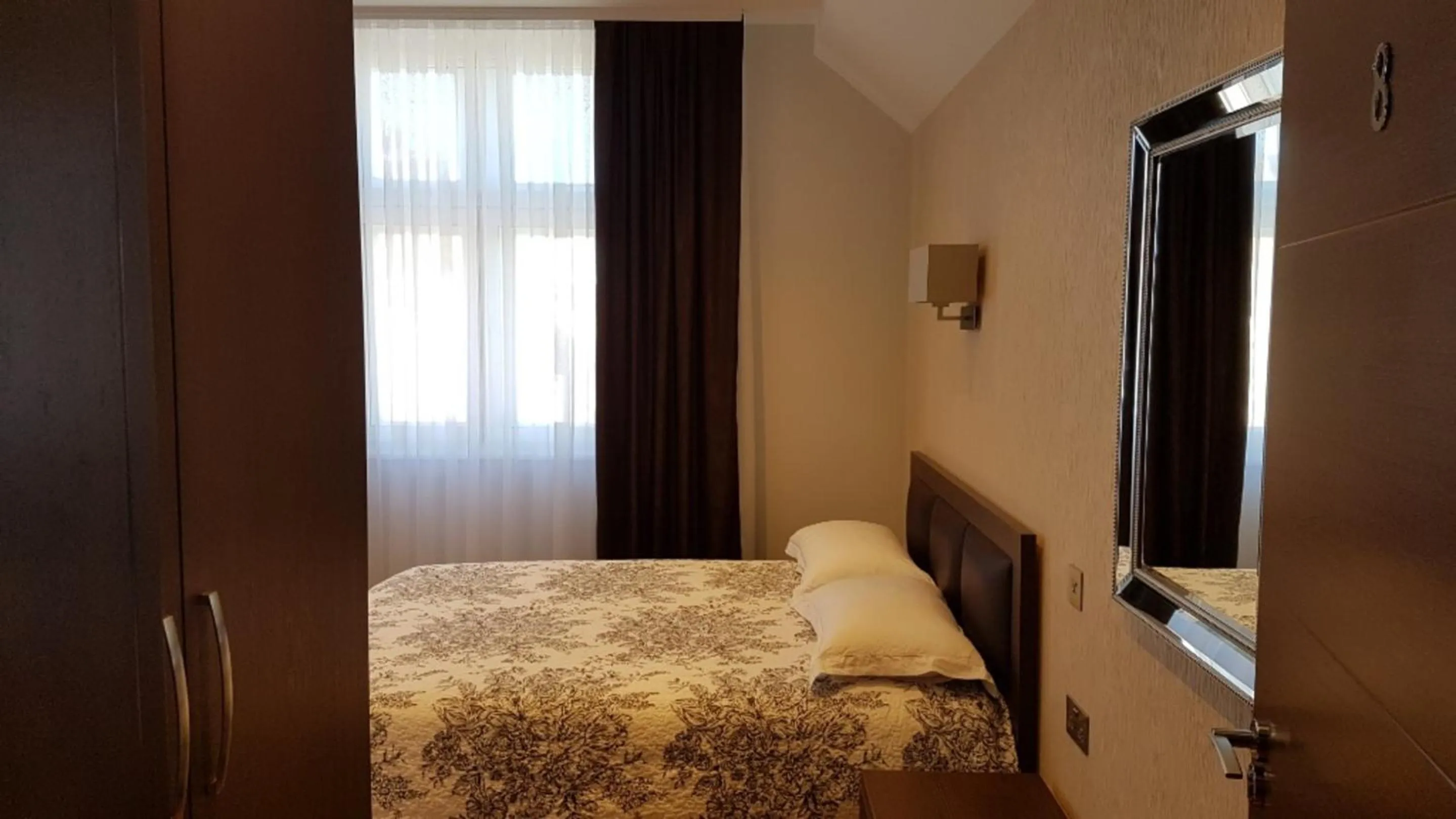 Bedroom, Bed in OYO The Kilburn Arms