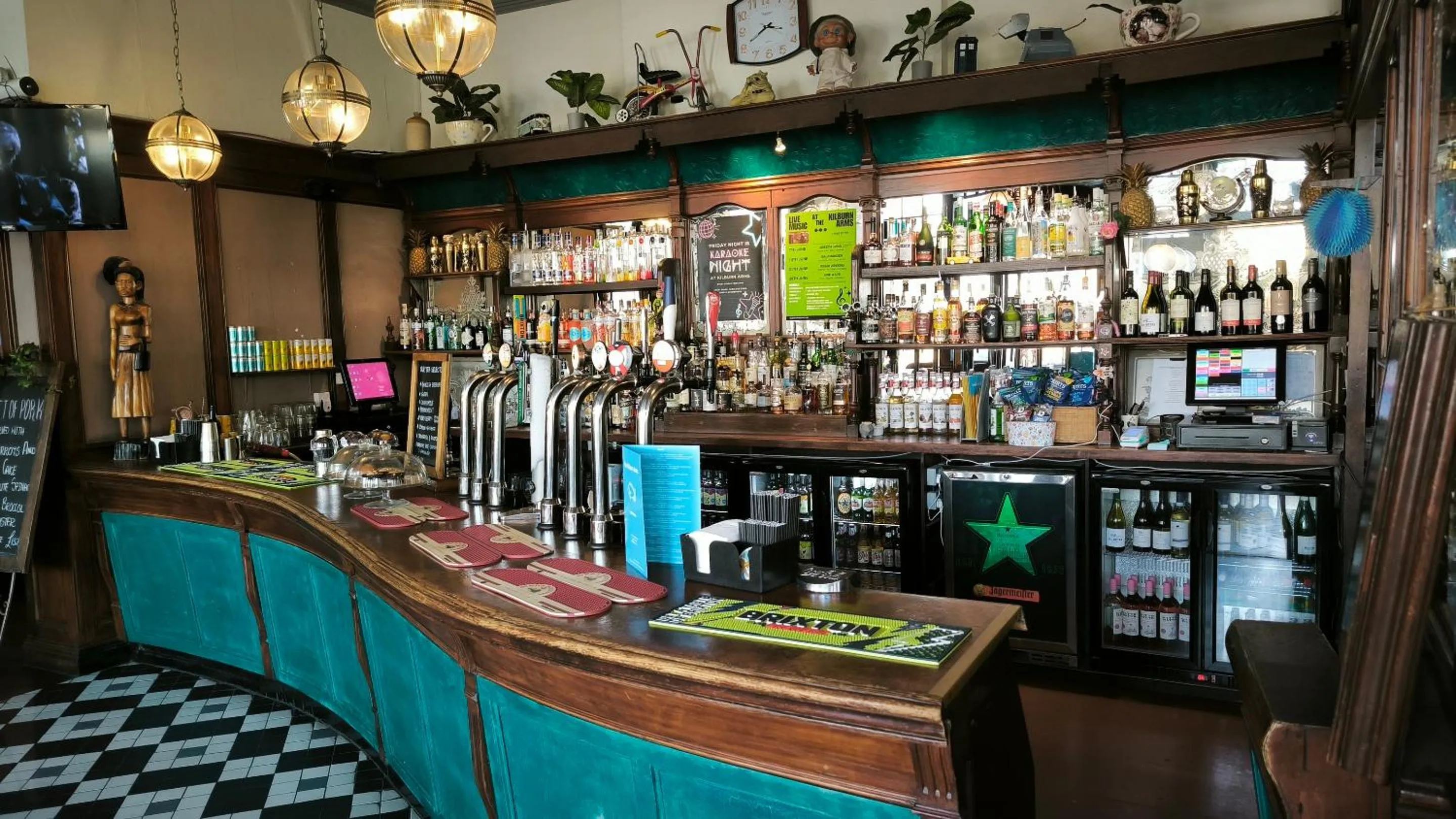 Lounge or bar in OYO The Kilburn Arms