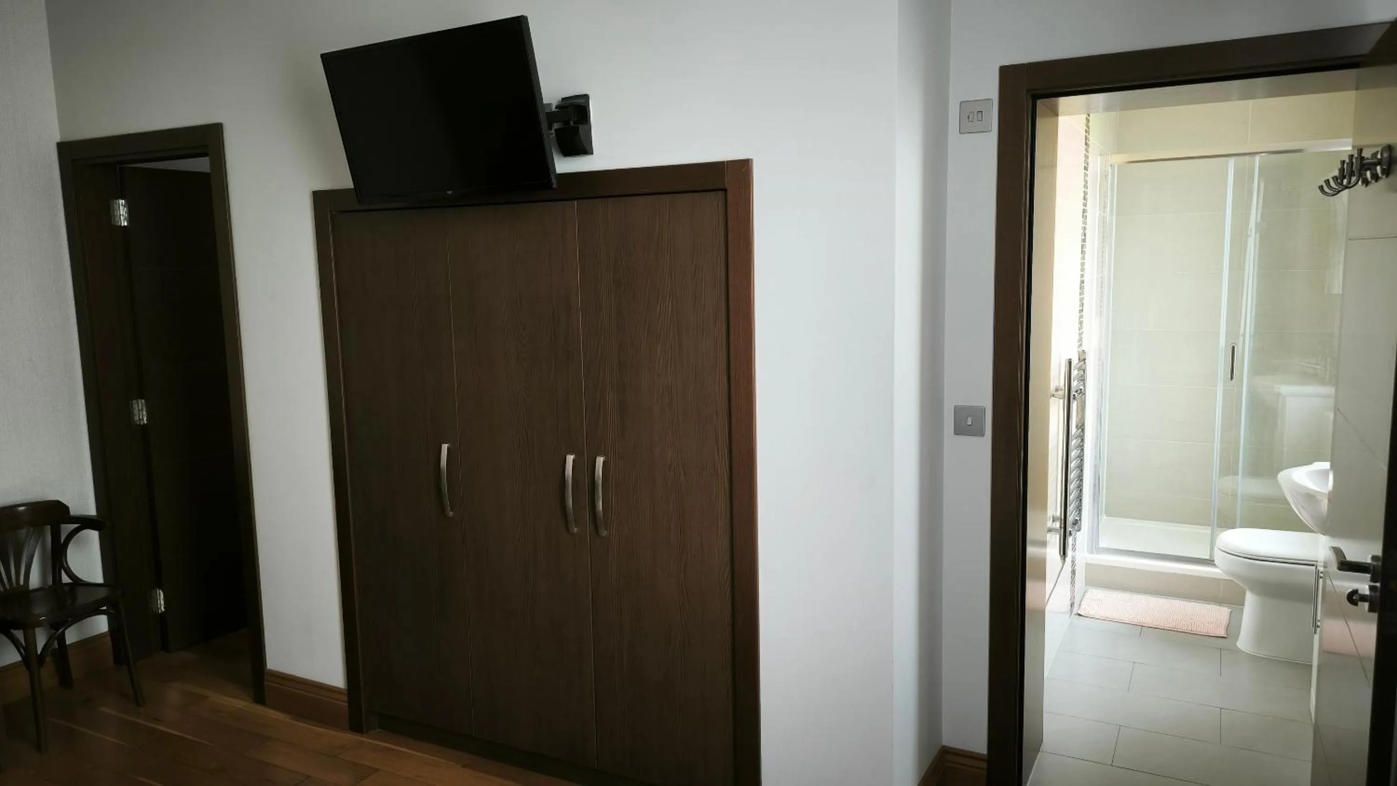 Bathroom in OYO The Kilburn Arms