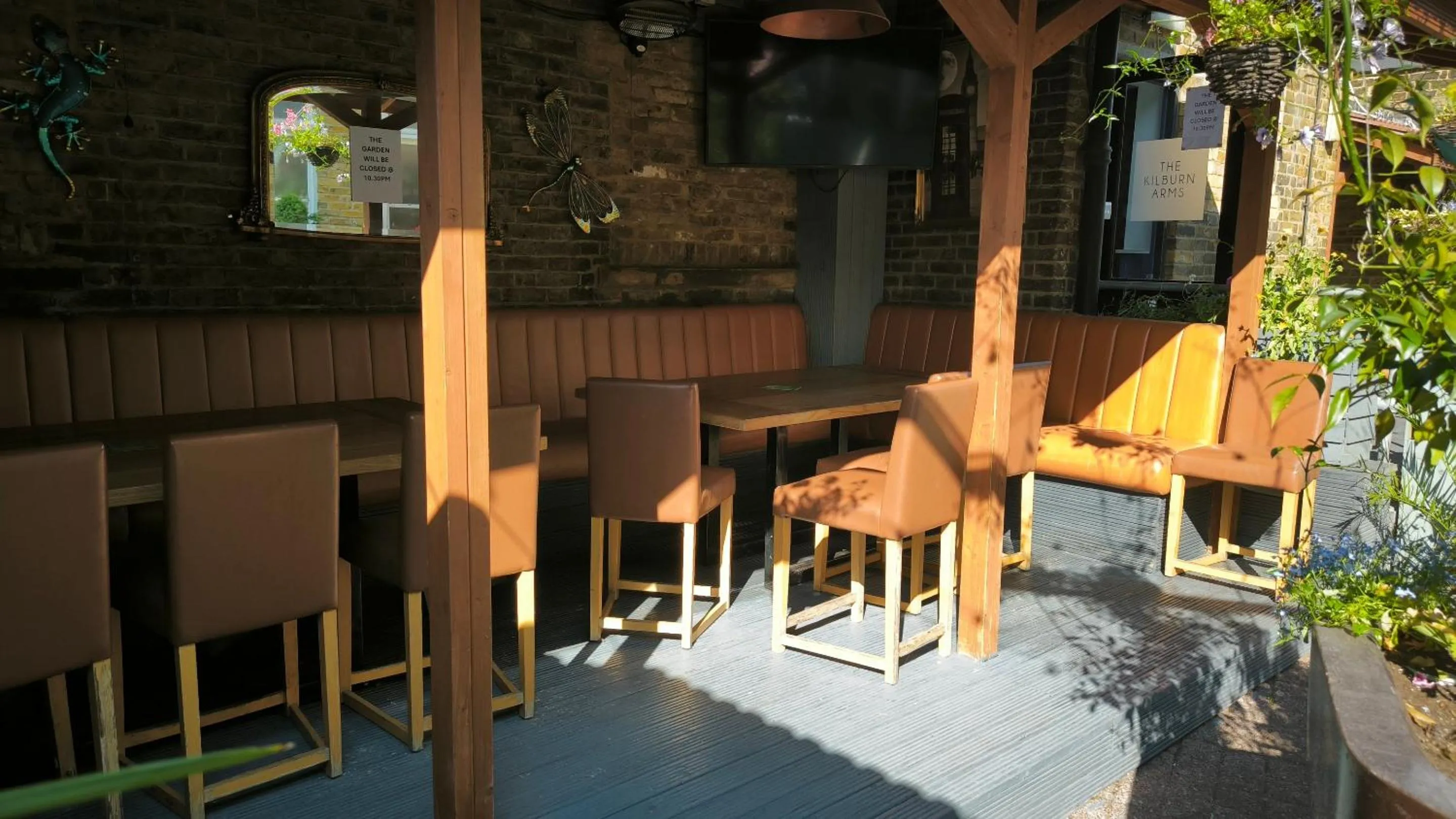 Restaurant/places to eat in OYO The Kilburn Arms