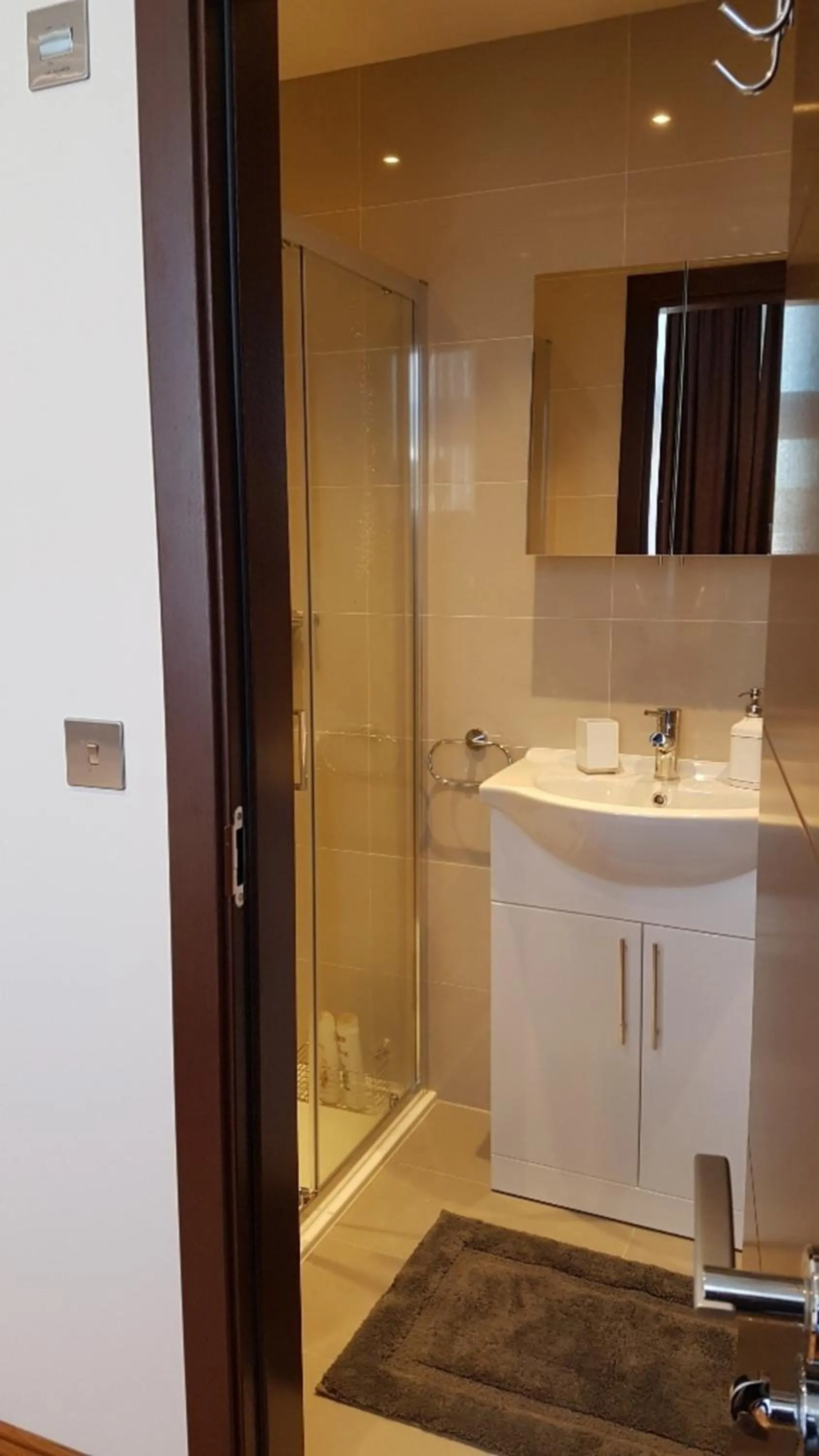 Bathroom in OYO The Kilburn Arms