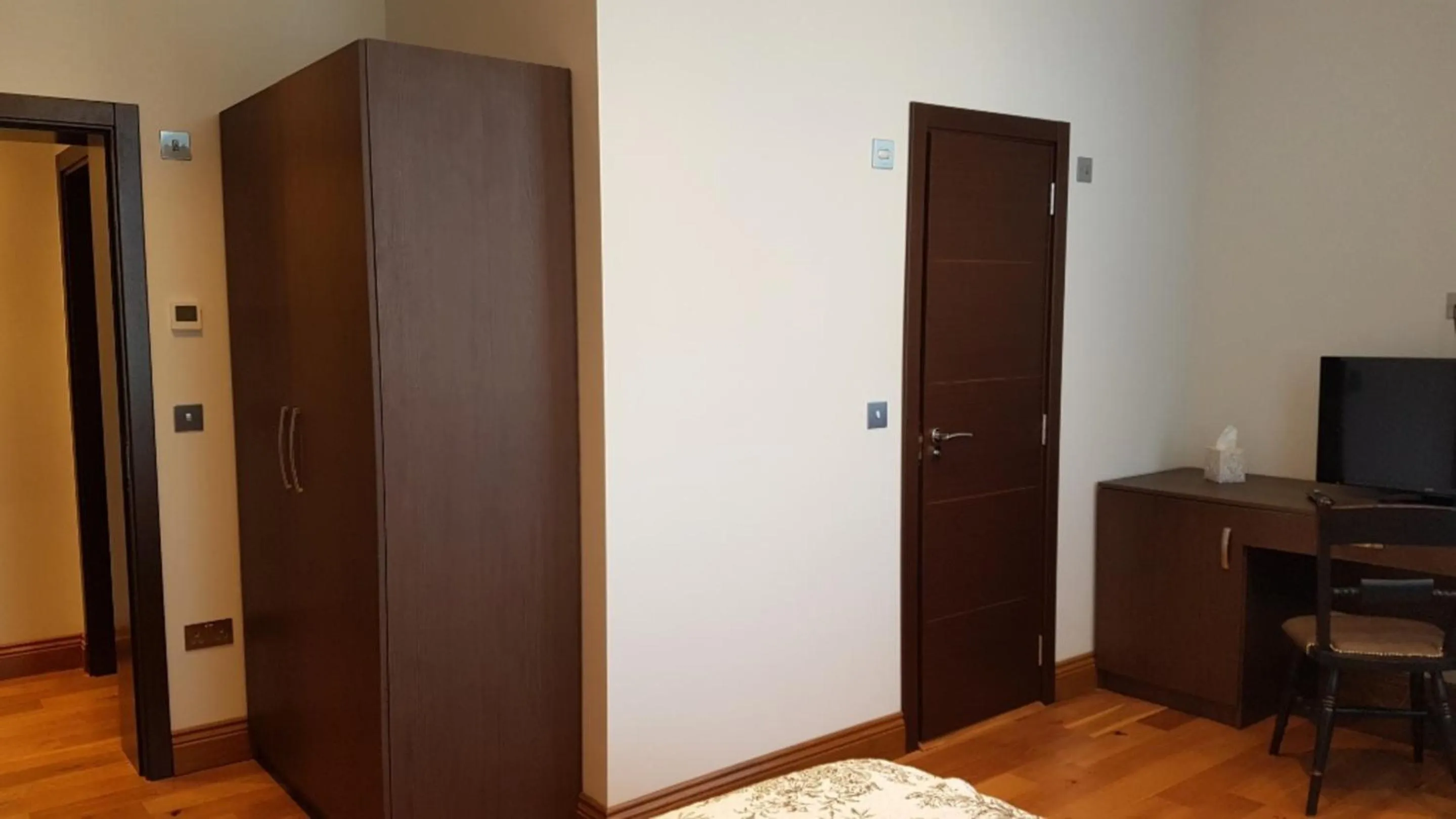 Photo of the whole room in OYO The Kilburn Arms