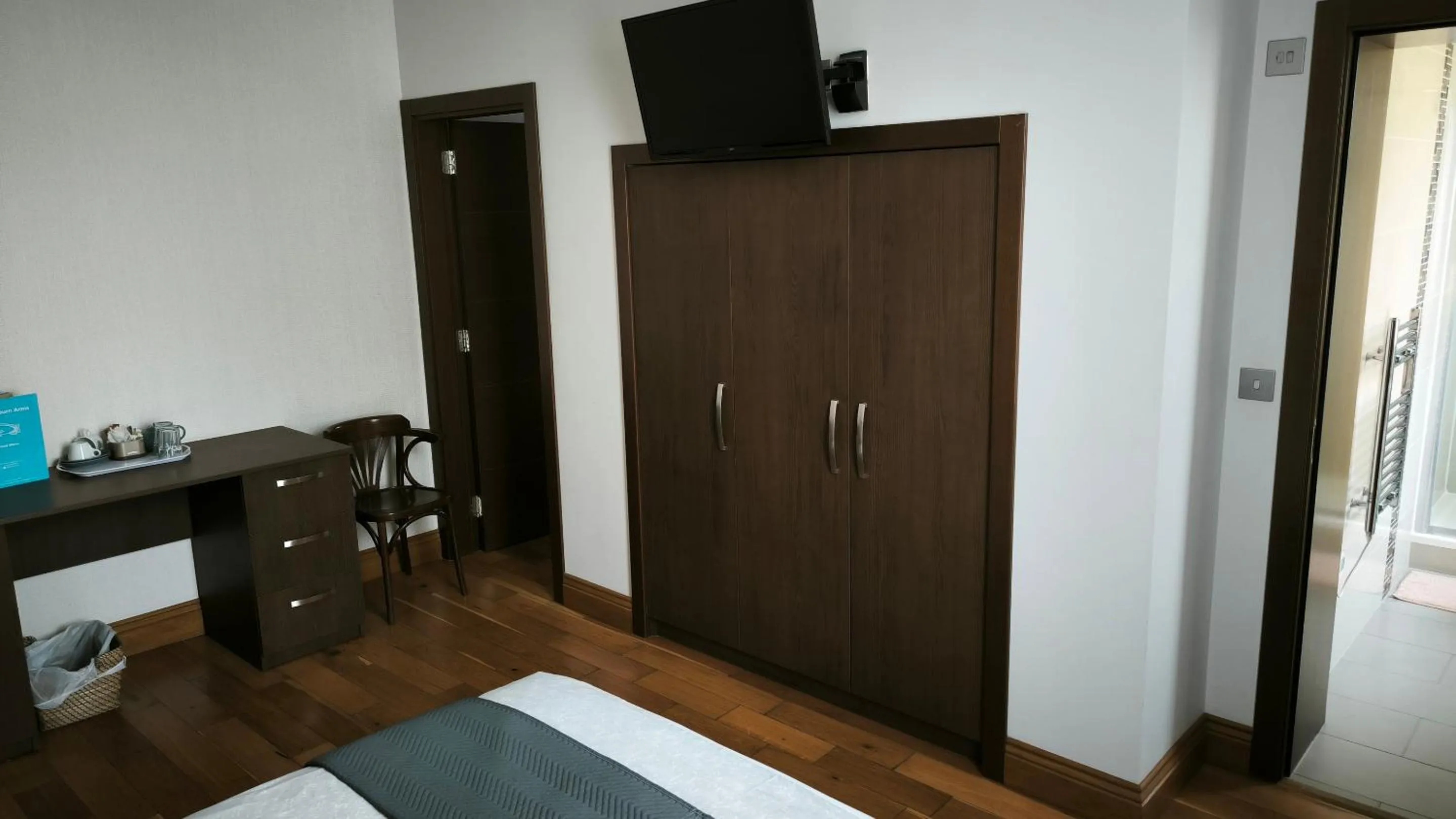 Bedroom, Bed in OYO The Kilburn Arms