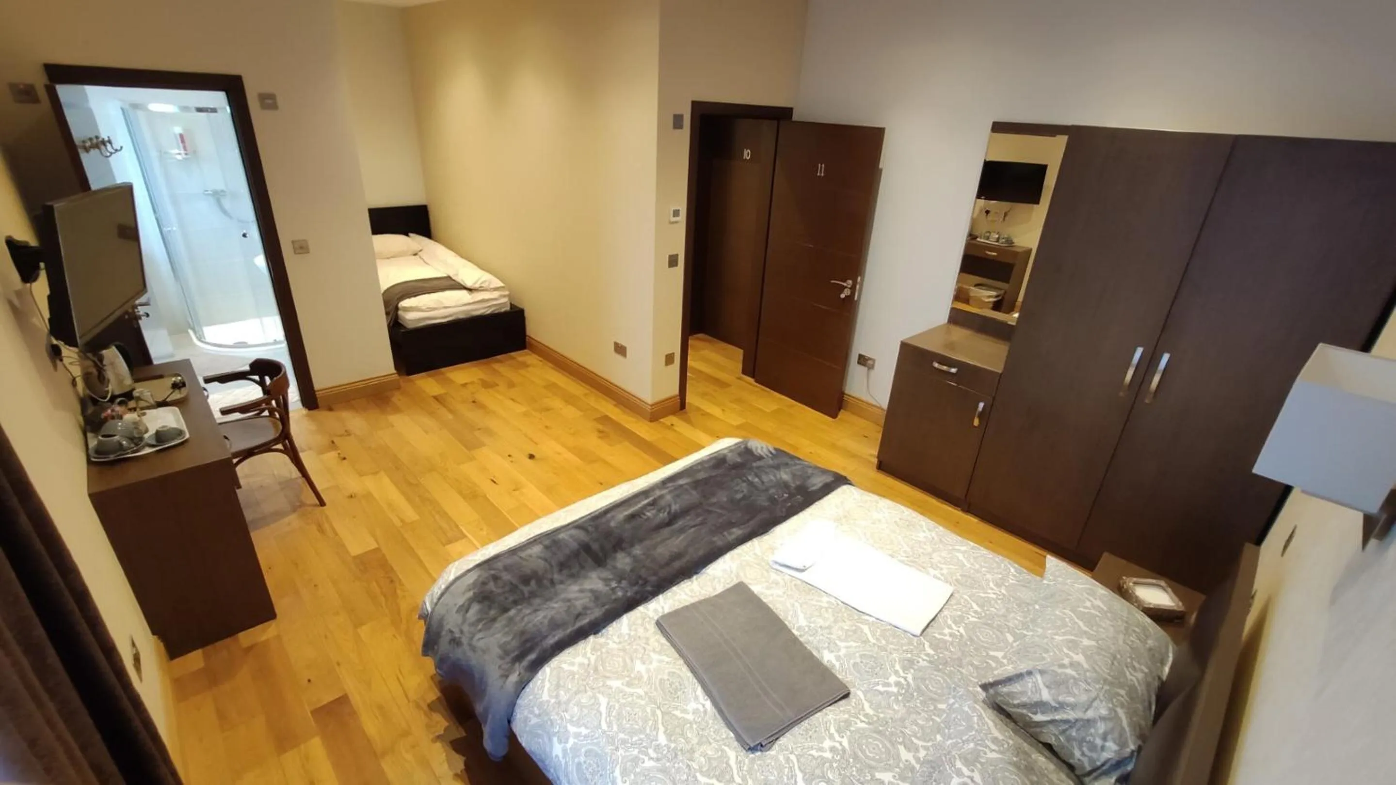 Bedroom, Bed in OYO The Kilburn Arms