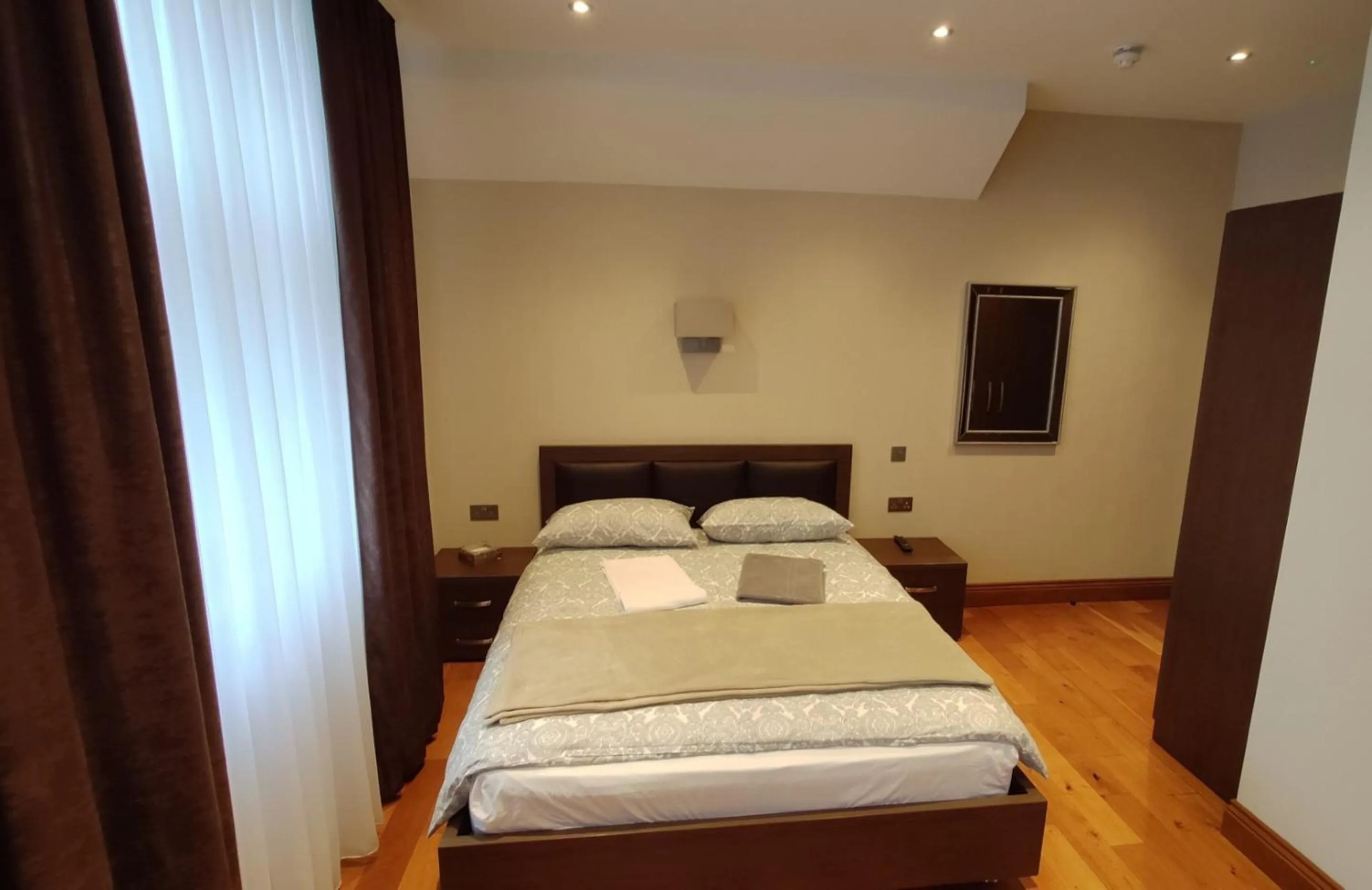 Bedroom, Bed in OYO The Kilburn Arms