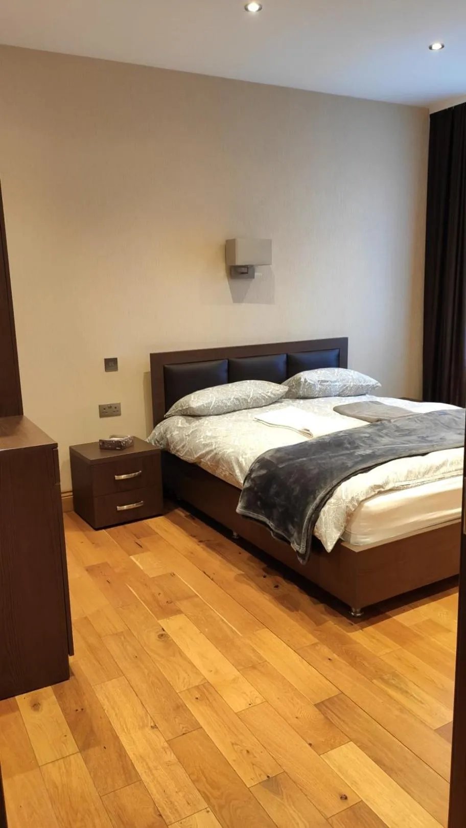 Bedroom, Bed in OYO The Kilburn Arms