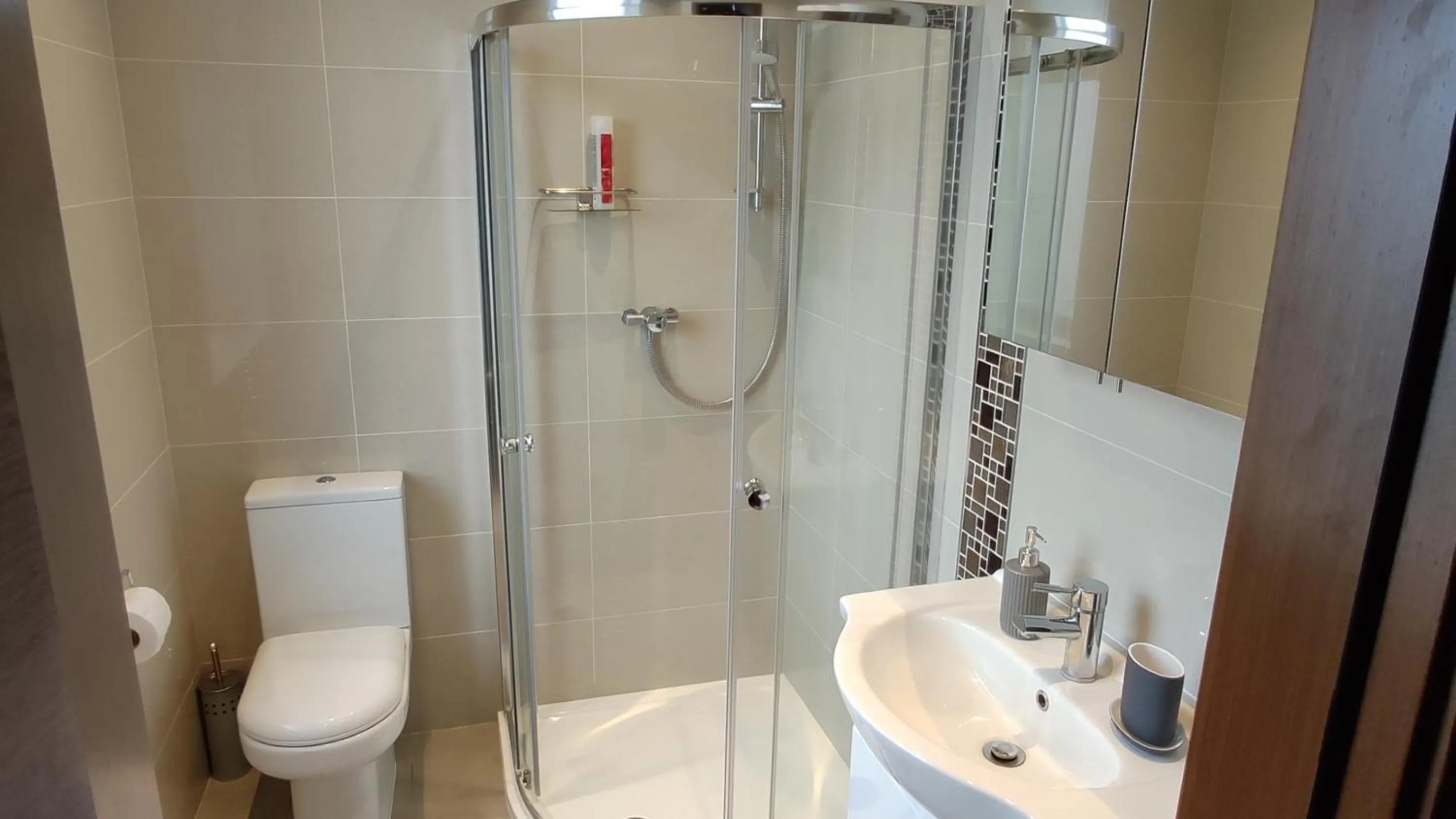 Bathroom in OYO The Kilburn Arms