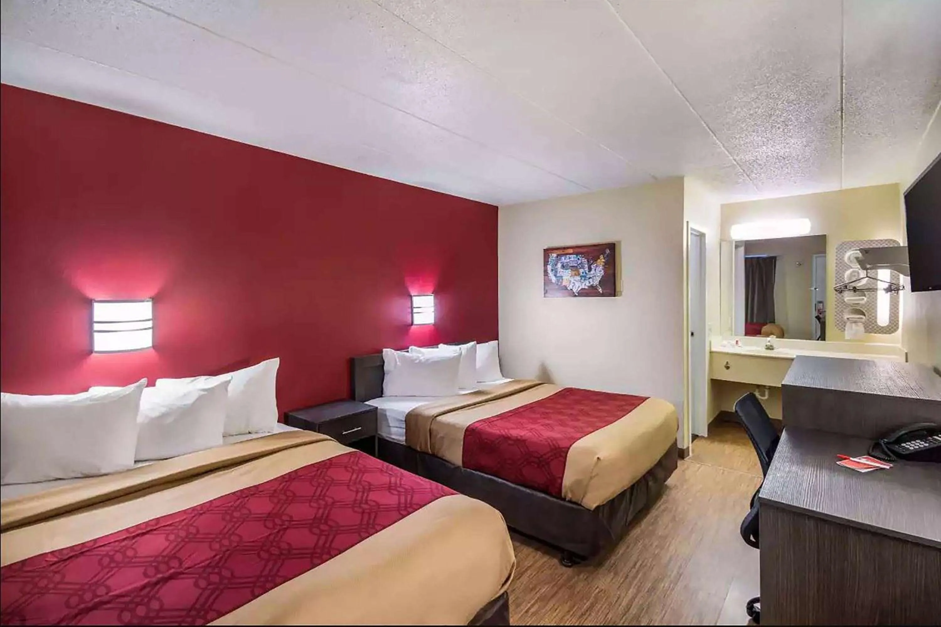 Photo of the whole room, Bed in Days Inn by Wyndham Charleston WV