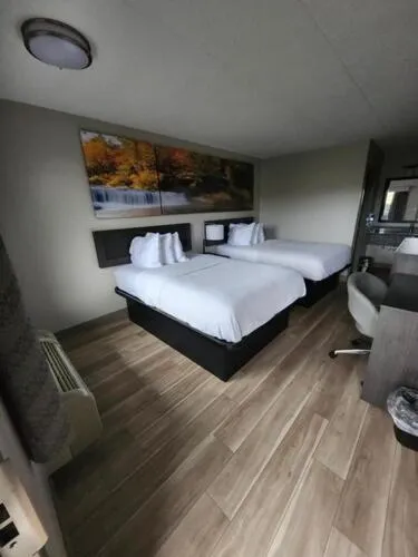 Bedroom, Bed in Days Inn by Wyndham Charleston WV