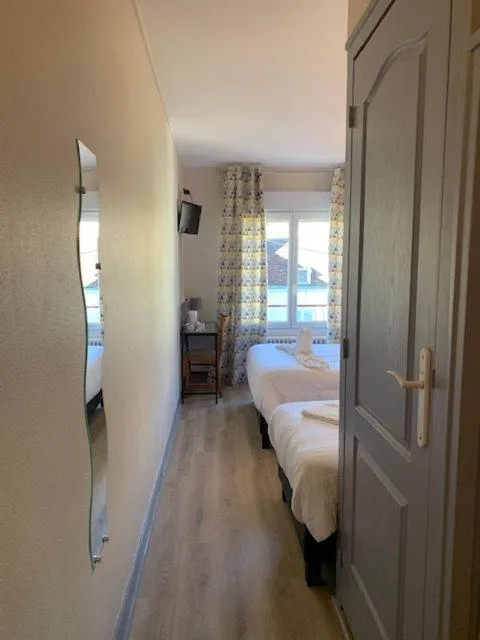 Bed in Hotel du Centre - Restaurant le P'tit Gourmet