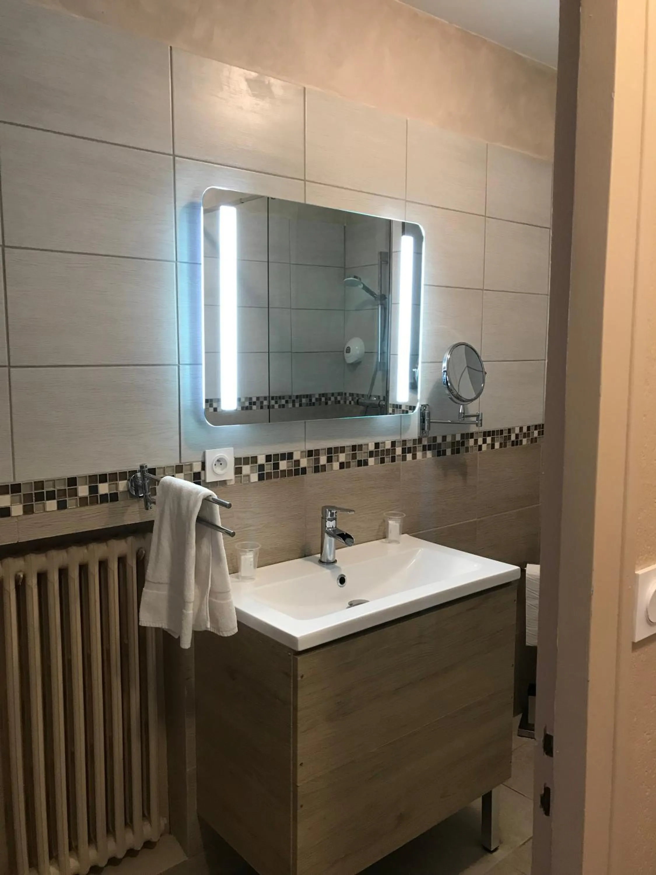 Bathroom in Hotel du Centre - Restaurant le P'tit Gourmet