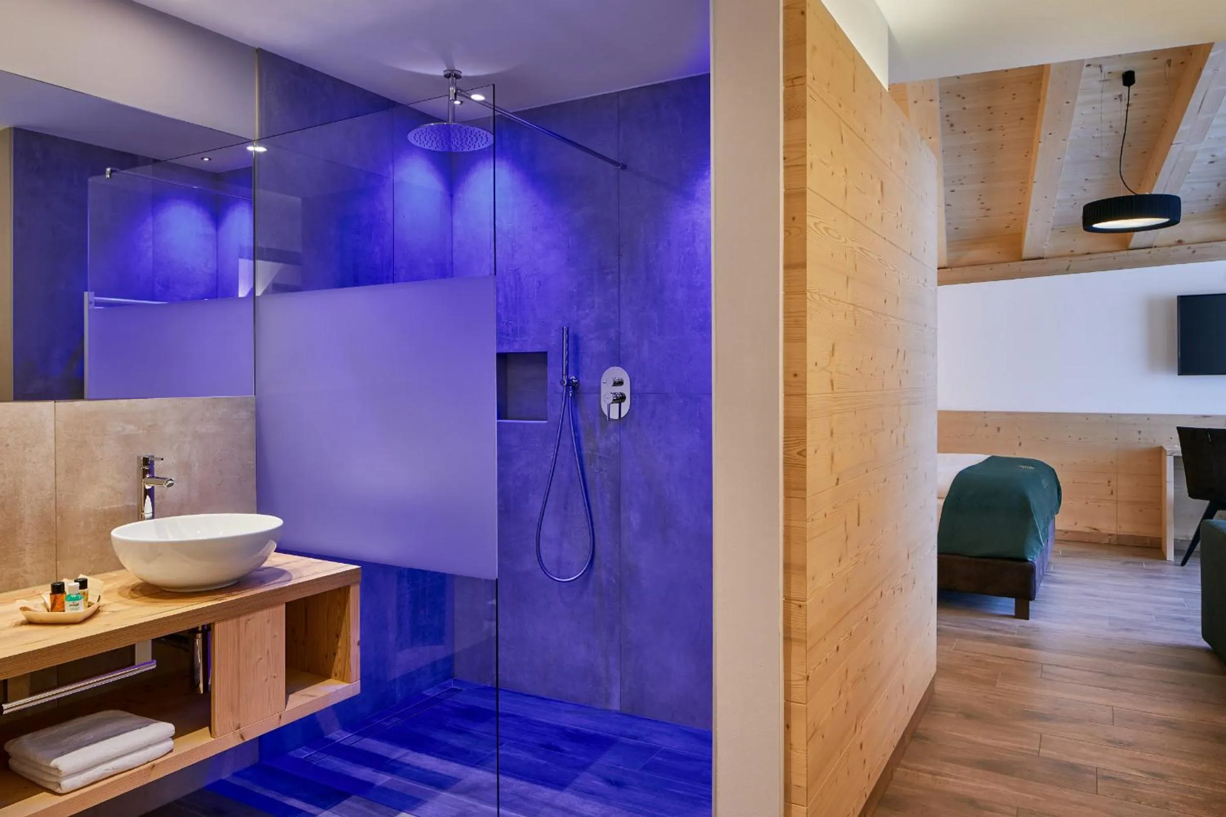 Shower in Hotel Tabladel