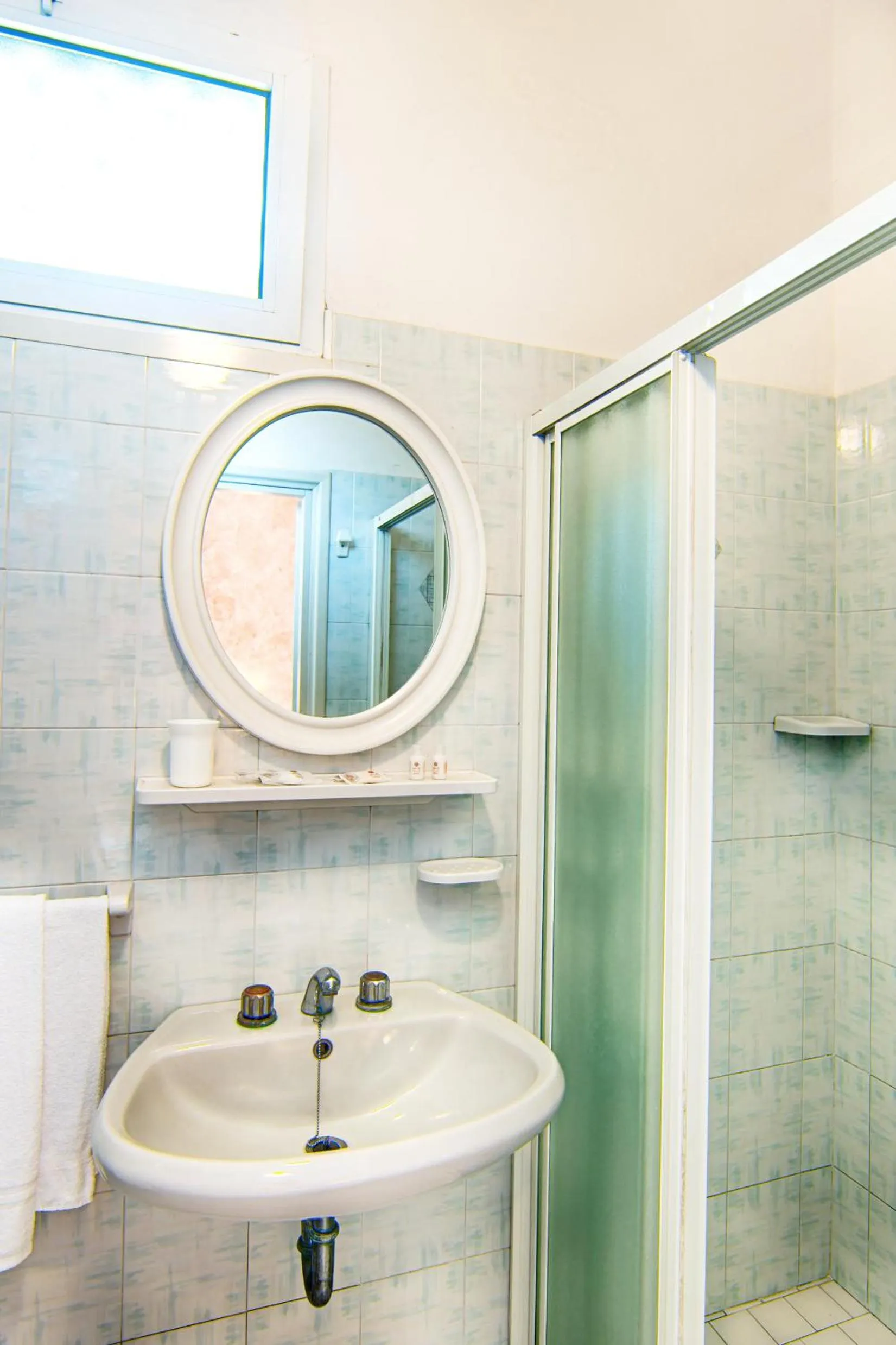 Shower in Hotel Gorini