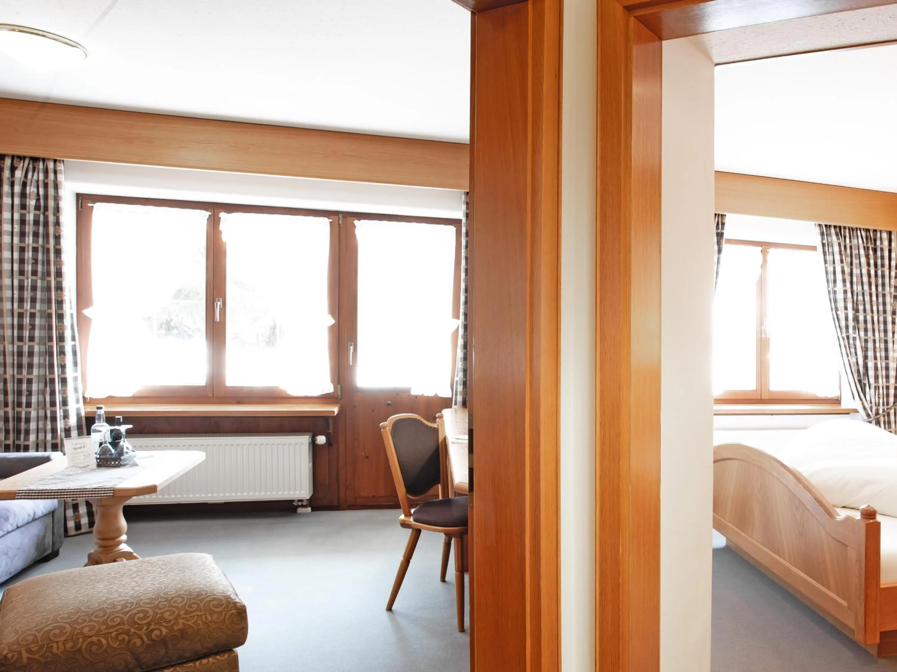 Living room, Bed in Hotel Bergruh