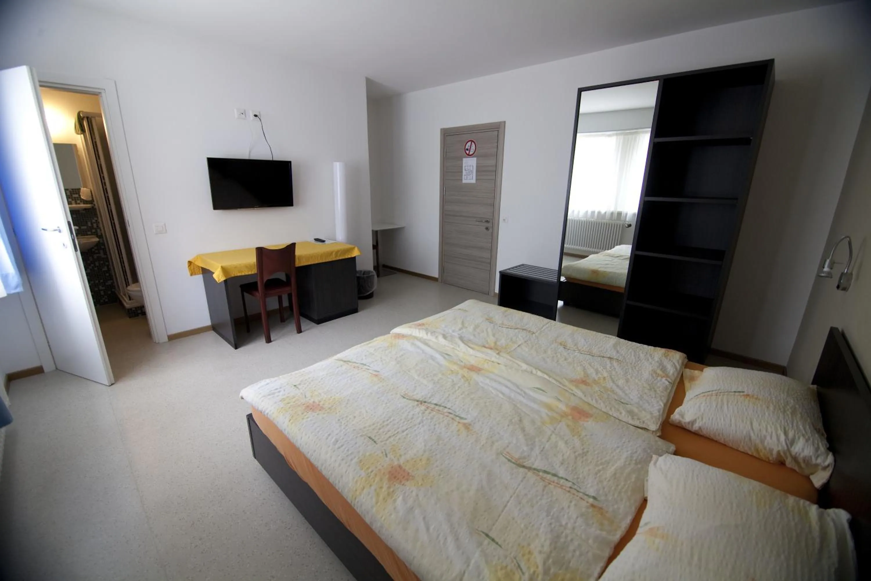 Photo of the whole room, Bed in Albergo Elvezia