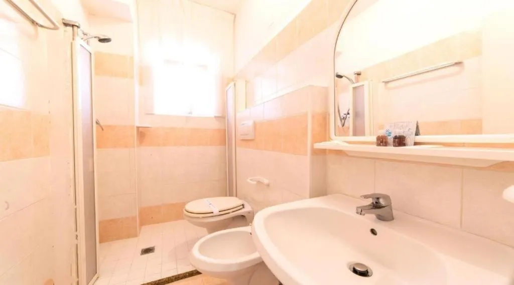 Shower in Hotel Angela