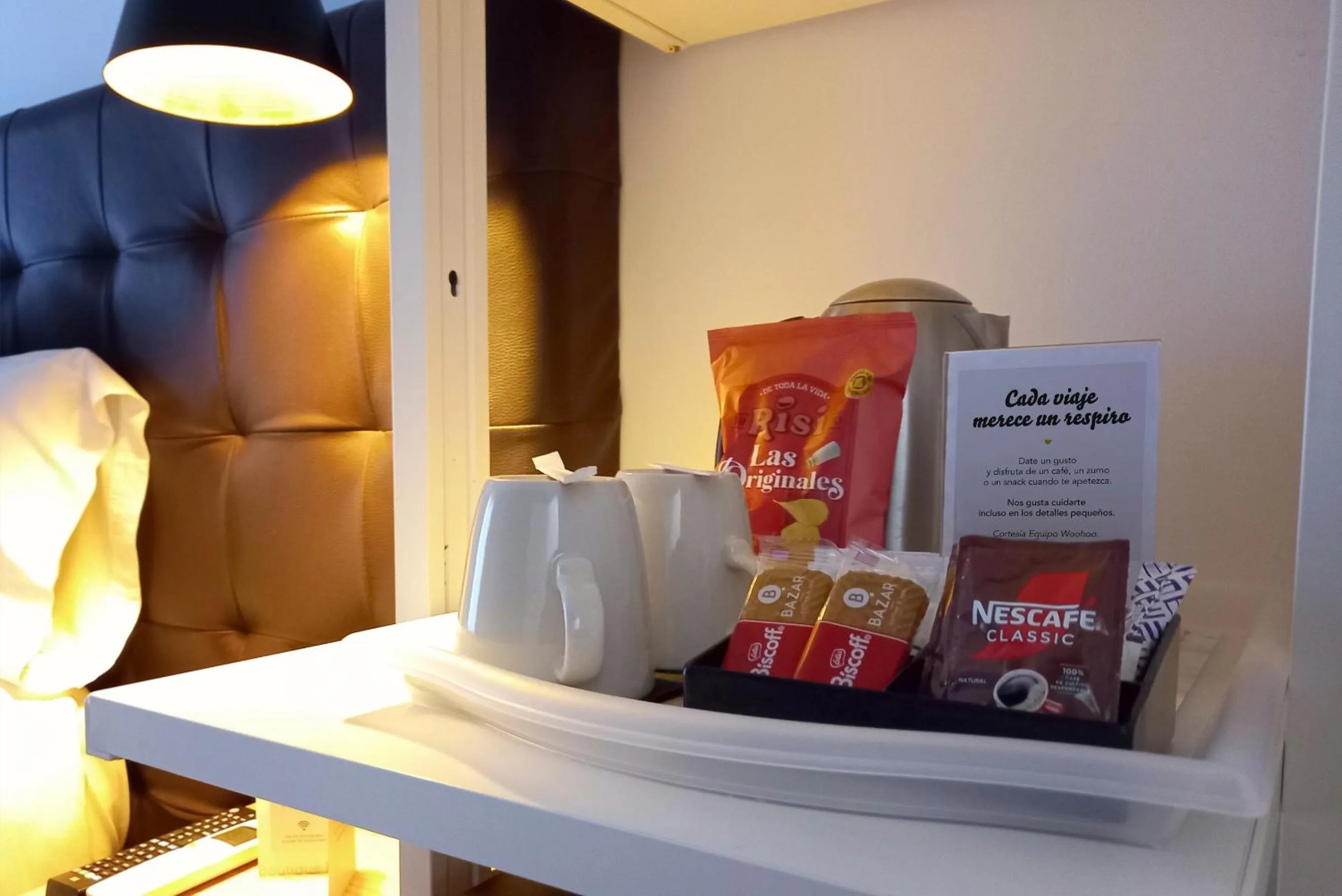 Coffee/tea facilities in Woohoo Rooms Chueca