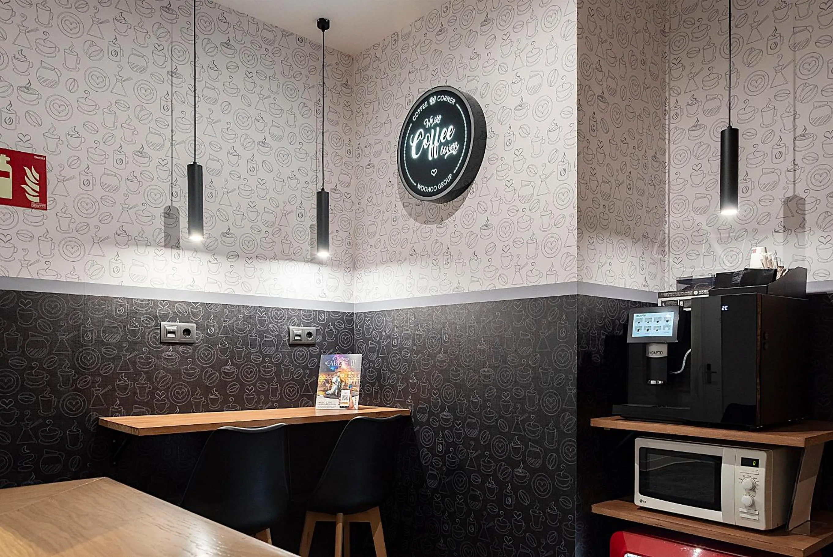 Coffee/tea facilities in Woohoo Rooms Chueca
