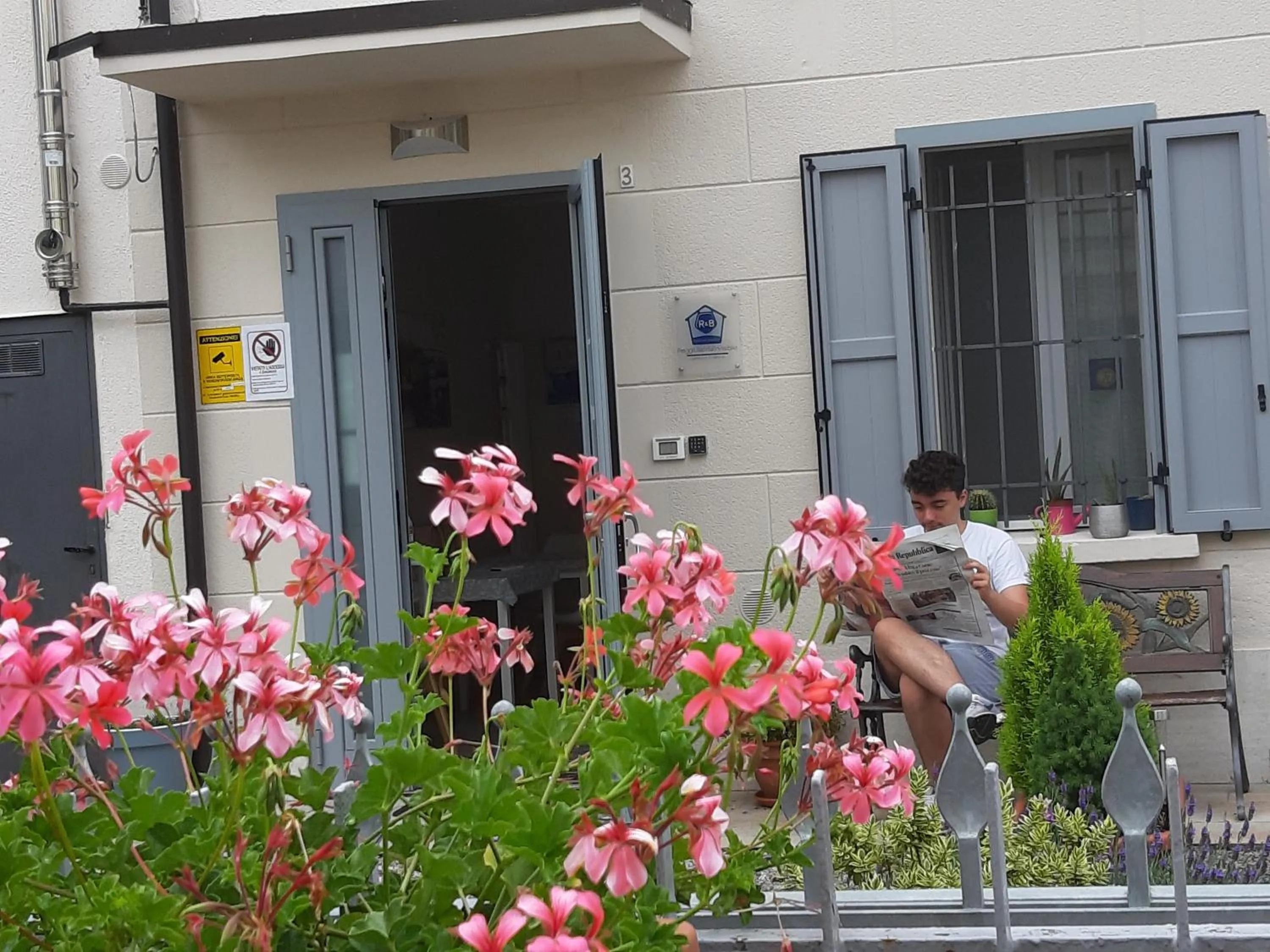 Property building in Reggiolacittàinvisibile B&B