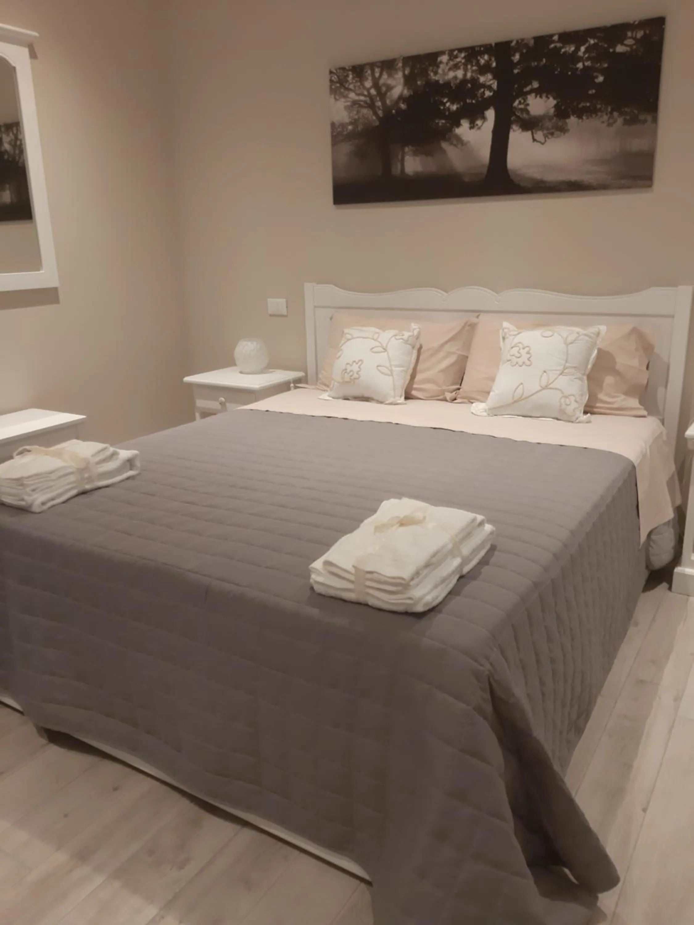 Bedroom, Bed in Reggiolacittàinvisibile B&B