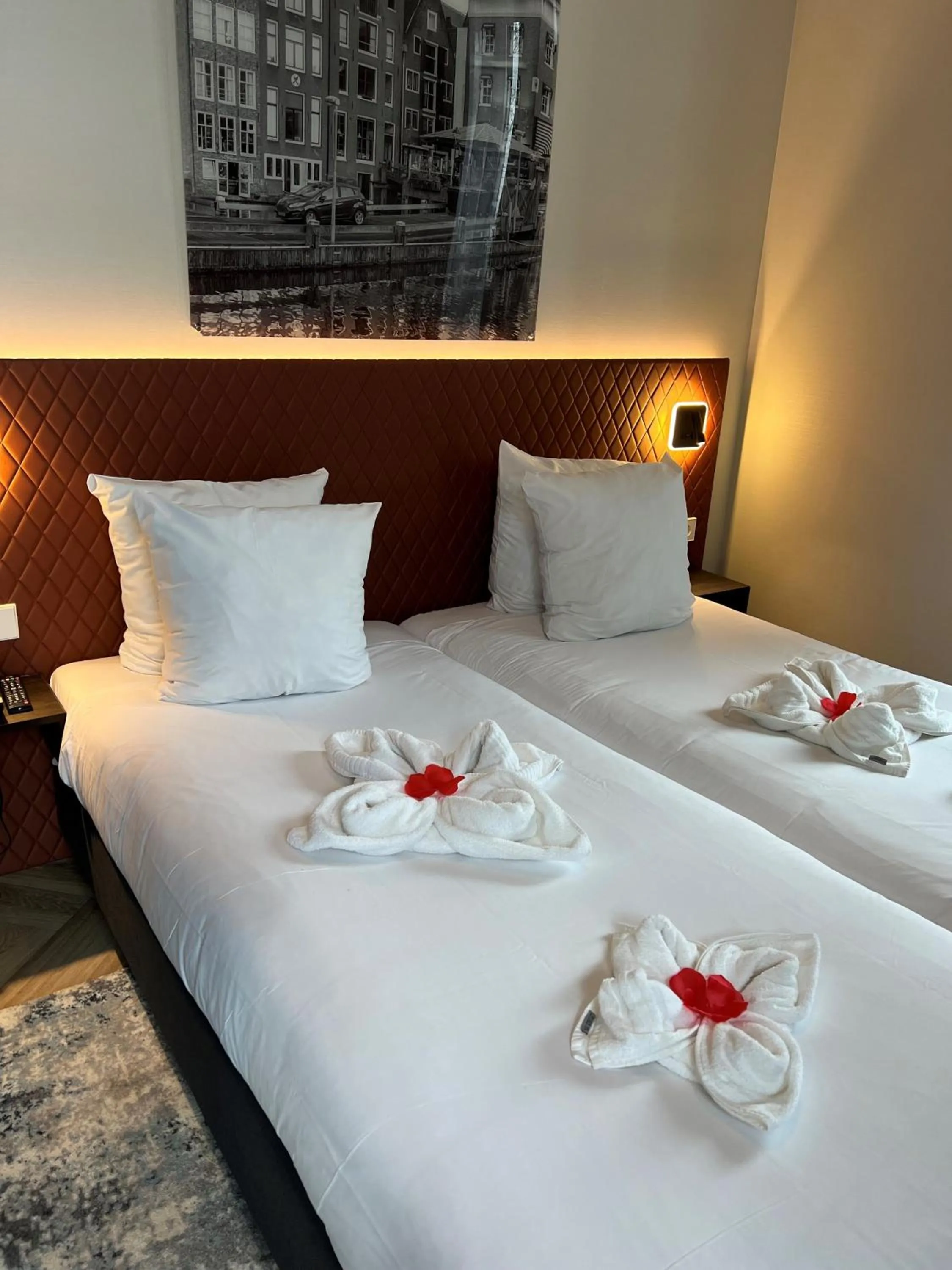 Bed in Hotel New Kit