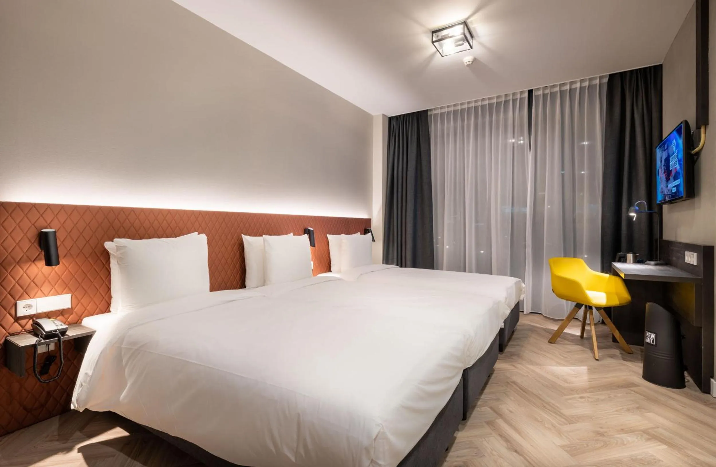 Bed in Hotel New Kit