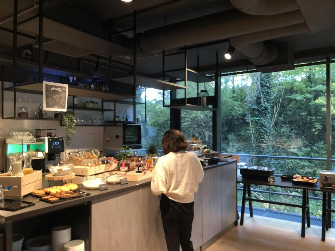 Breakfast in Hotel New Kit