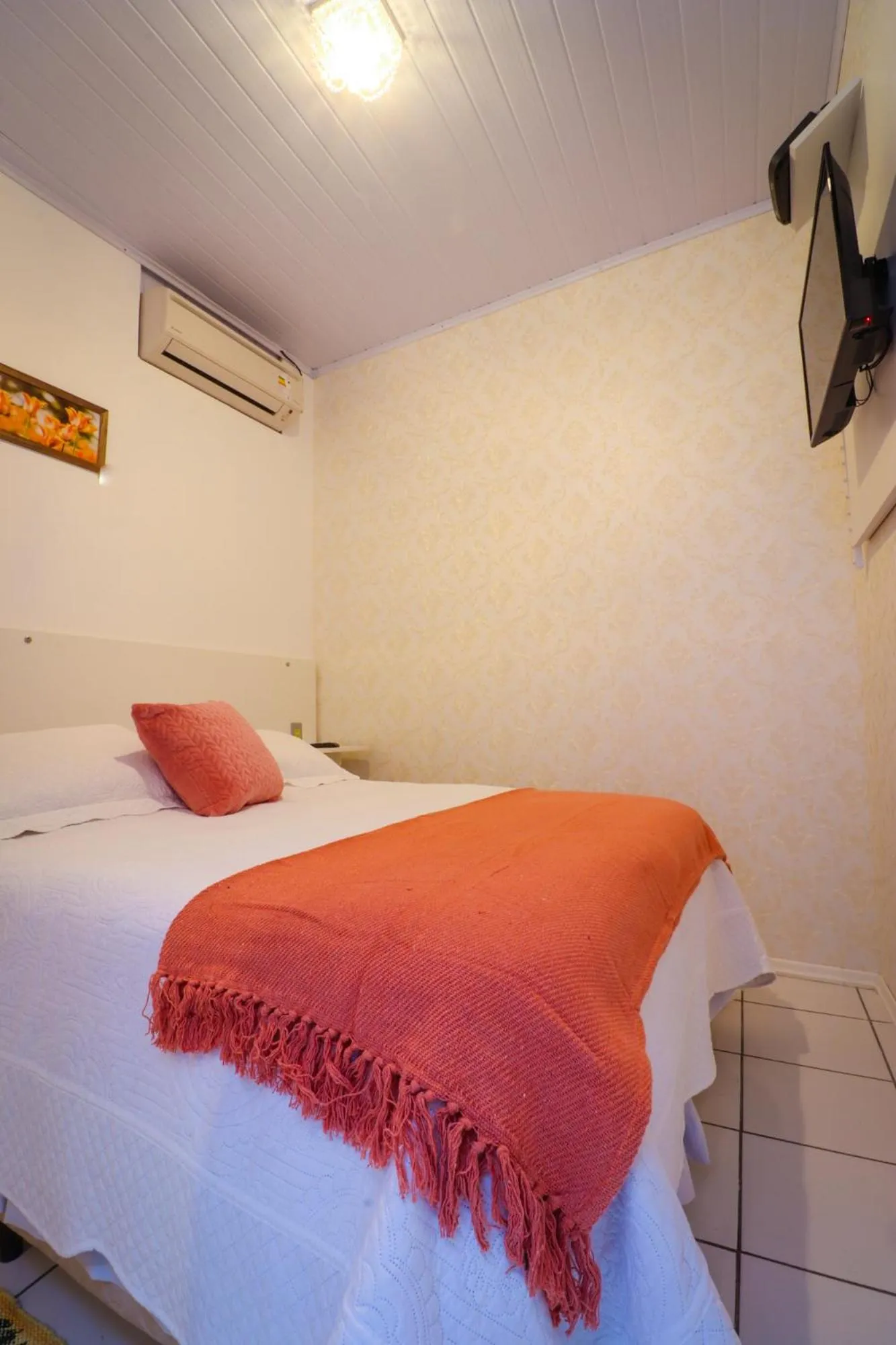 Property building, Bed in Pousada Tia Eni