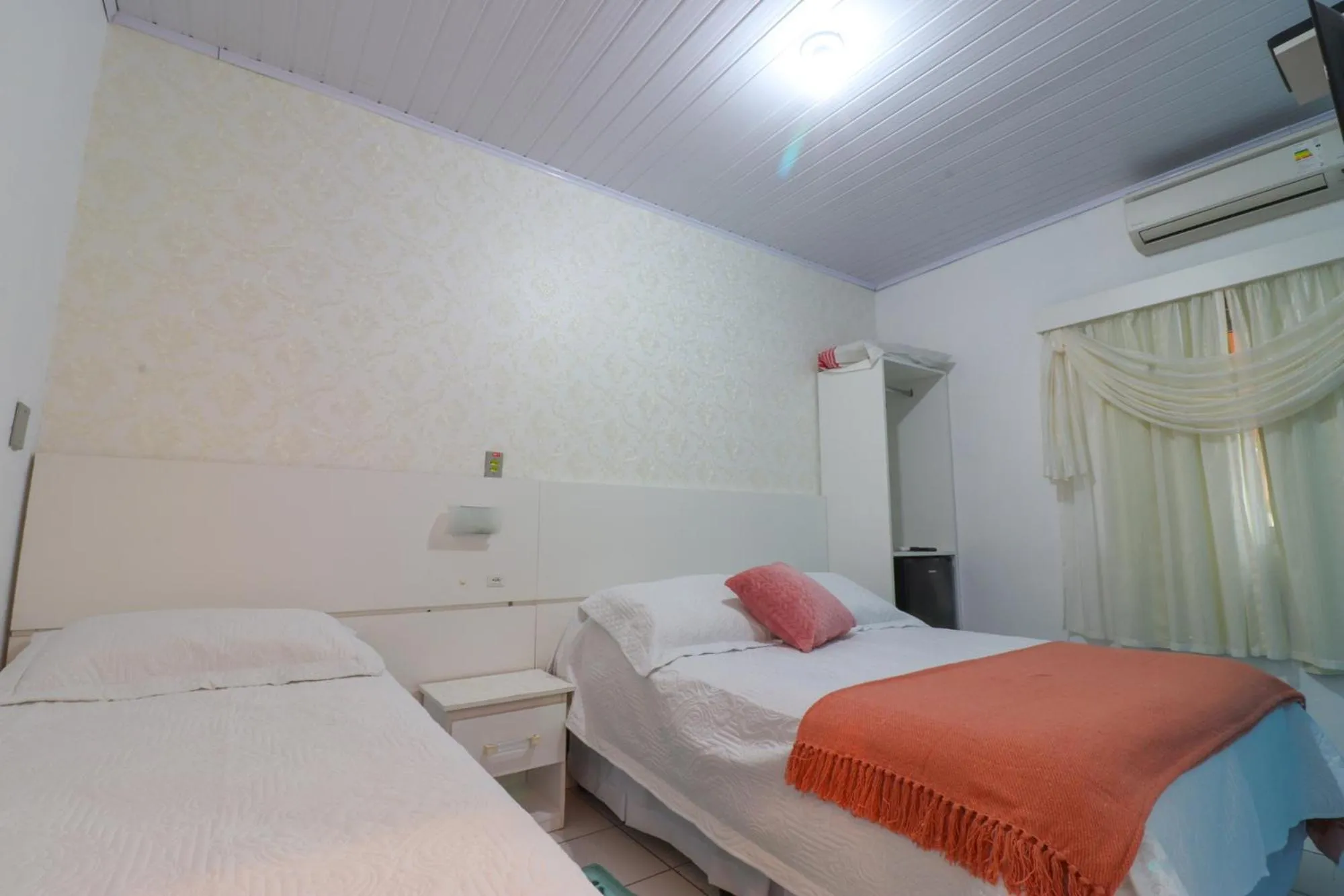 Property building, Bed in Pousada Tia Eni