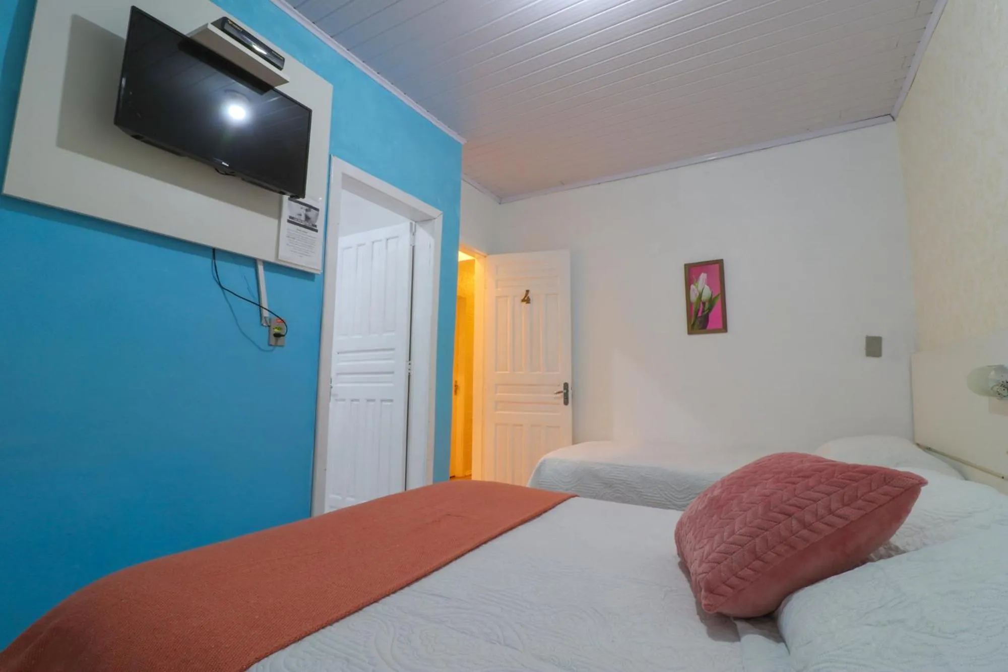 Property building, Bed in Pousada Tia Eni