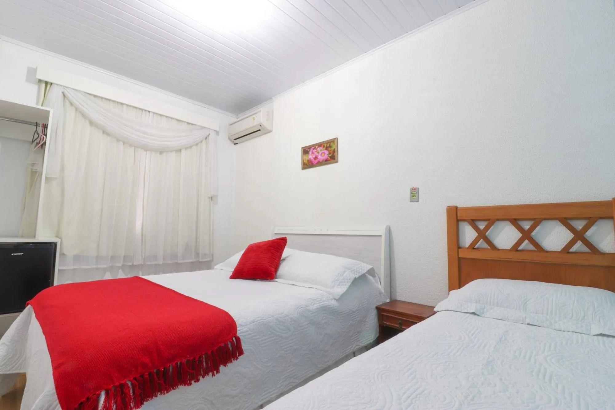 Property building, Bed in Pousada Tia Eni