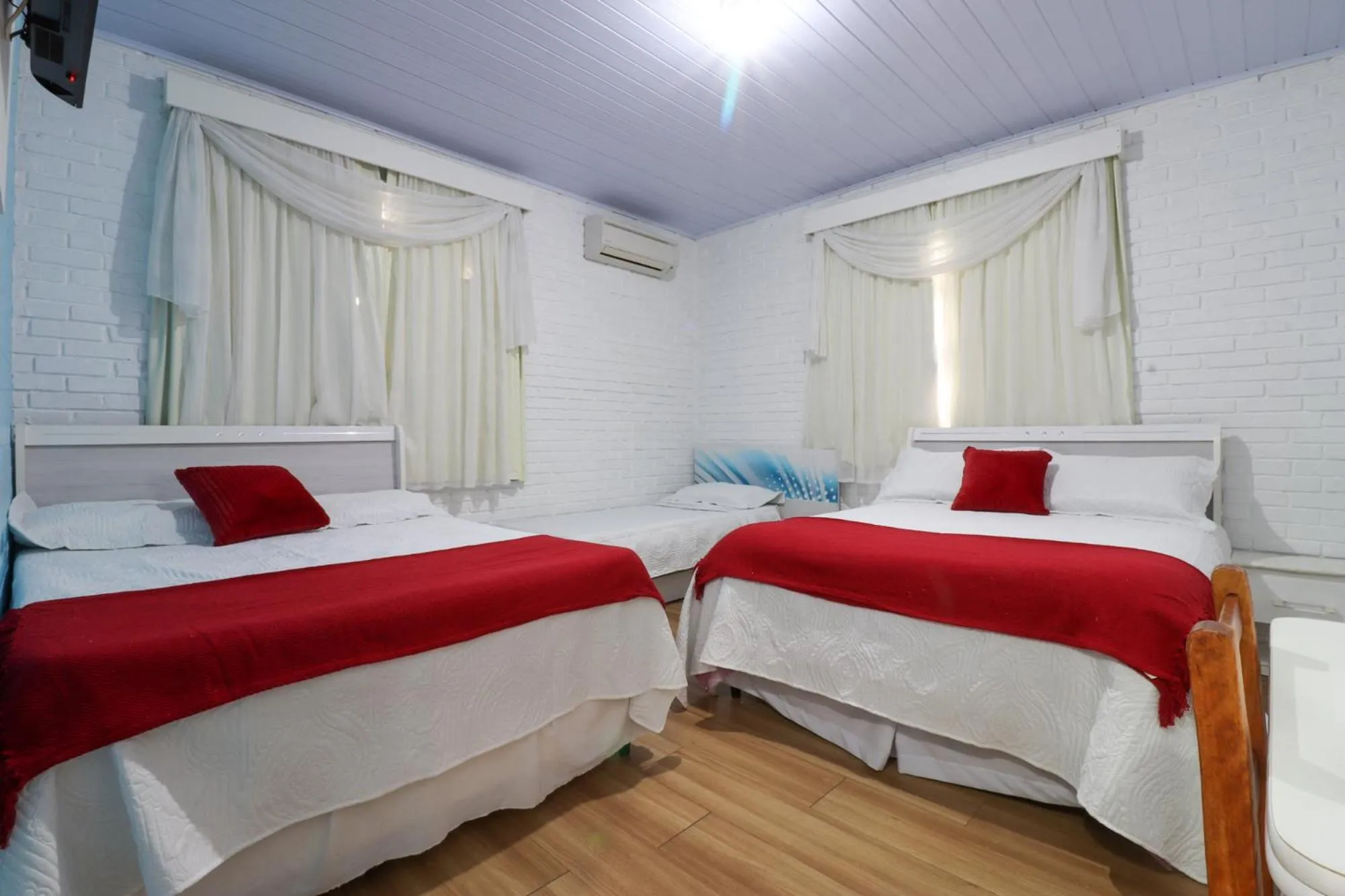 Property building, Bed in Pousada Tia Eni