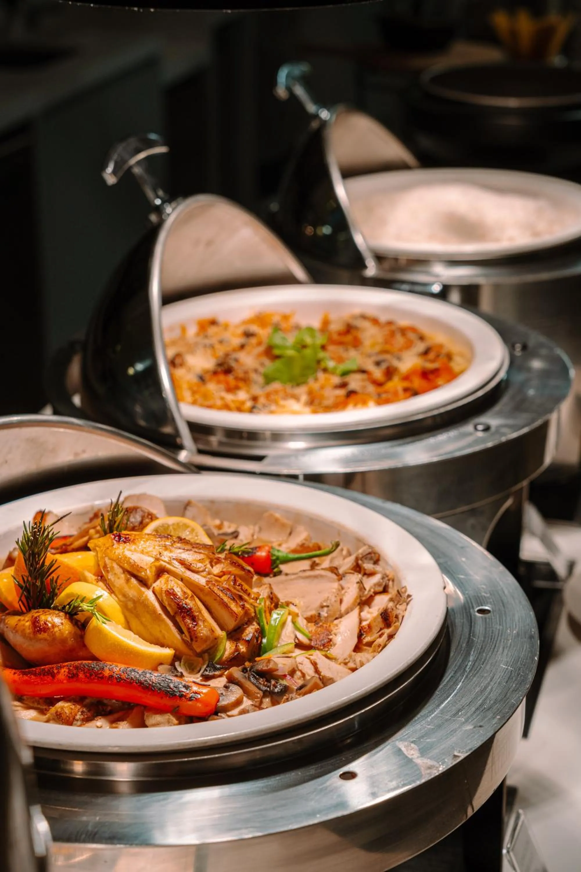 Restaurant/places to eat in Studio M Arabian Plaza Hotel & Hotel Apartments