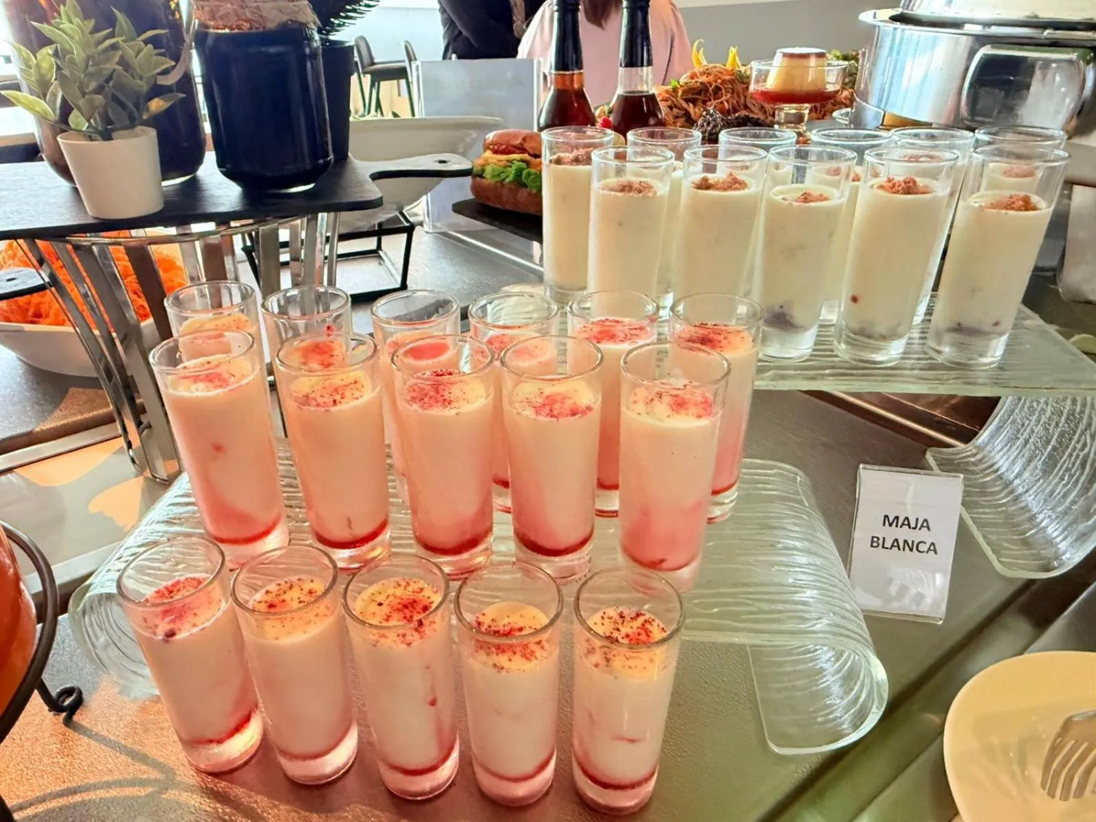 Restaurant/places to eat in Studio M Arabian Plaza Hotel & Hotel Apartments