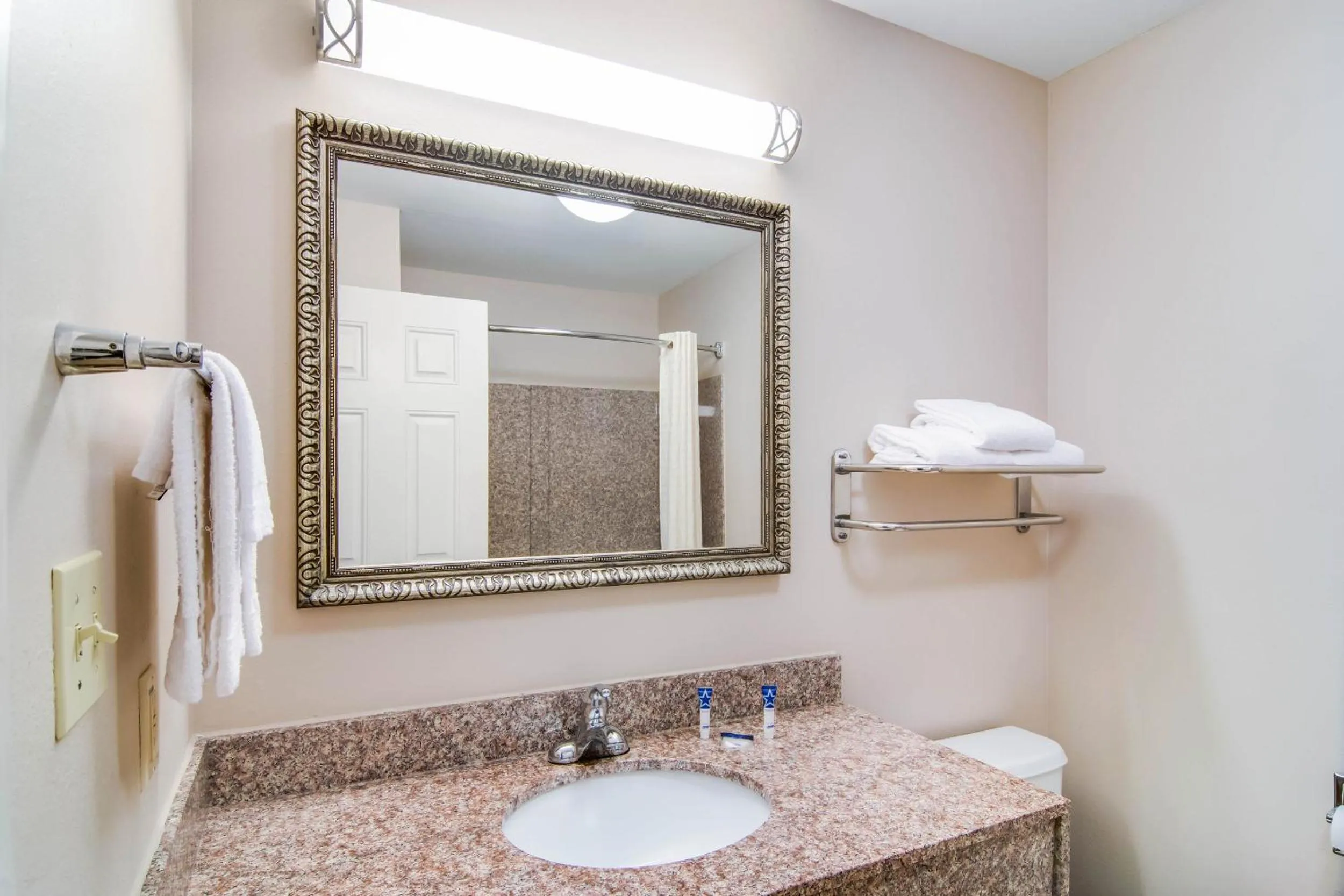 Bathroom in Americas Best Value Inn - Mableton