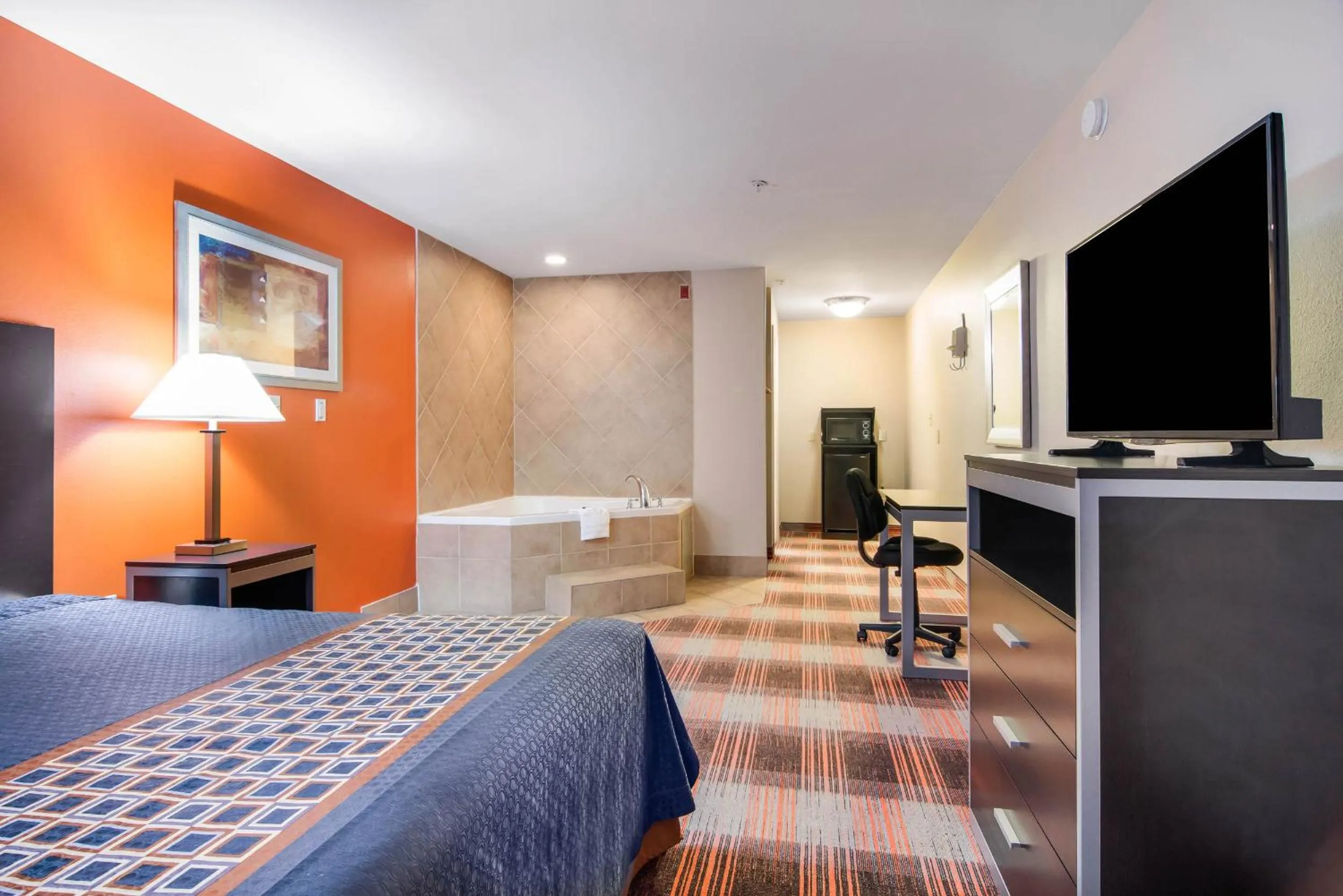 Photo of the whole room, Bed in Americas Best Value Inn - Mableton