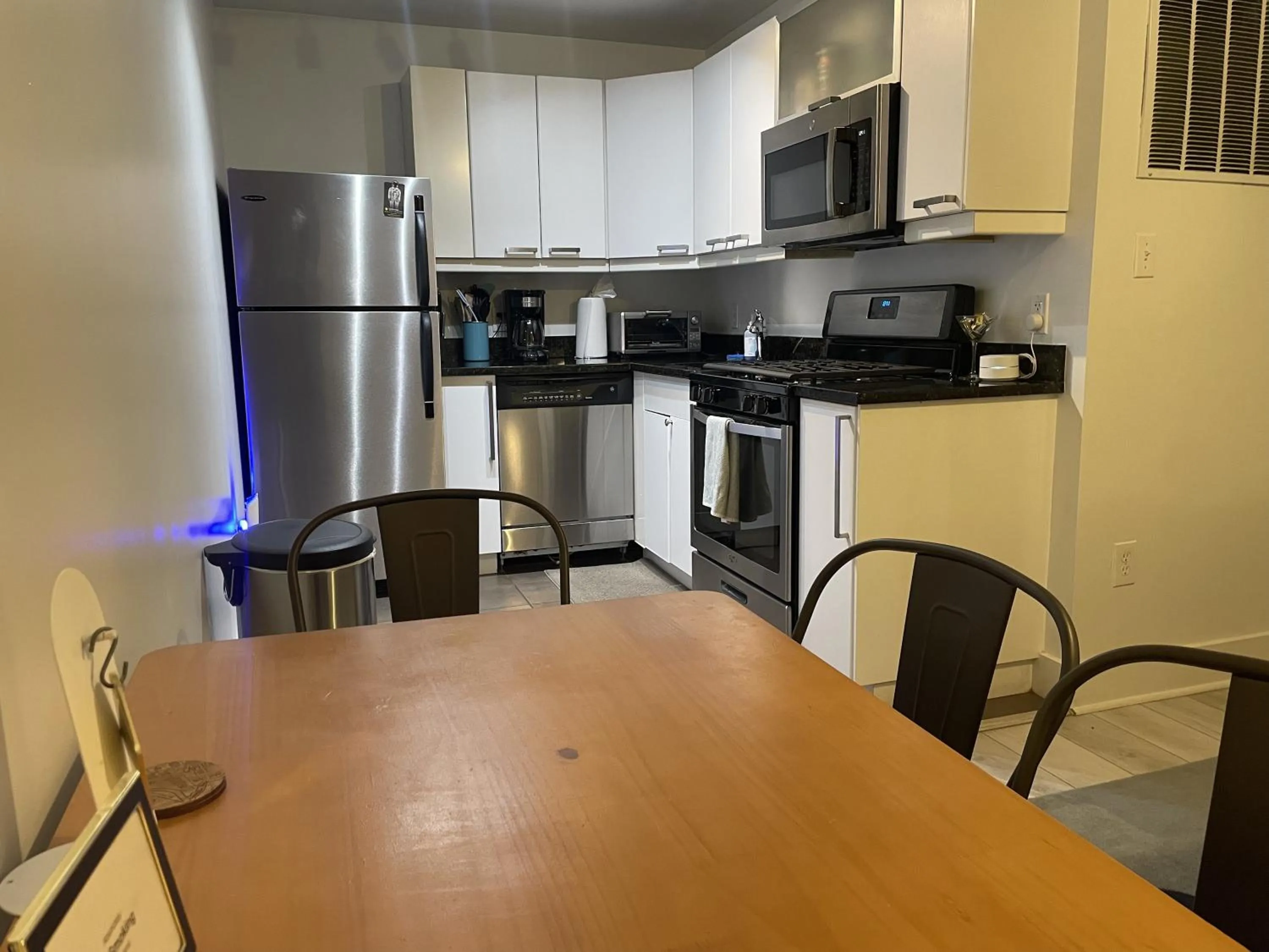 Other in Charming 2BD1BA in Hip Area - Near Metro